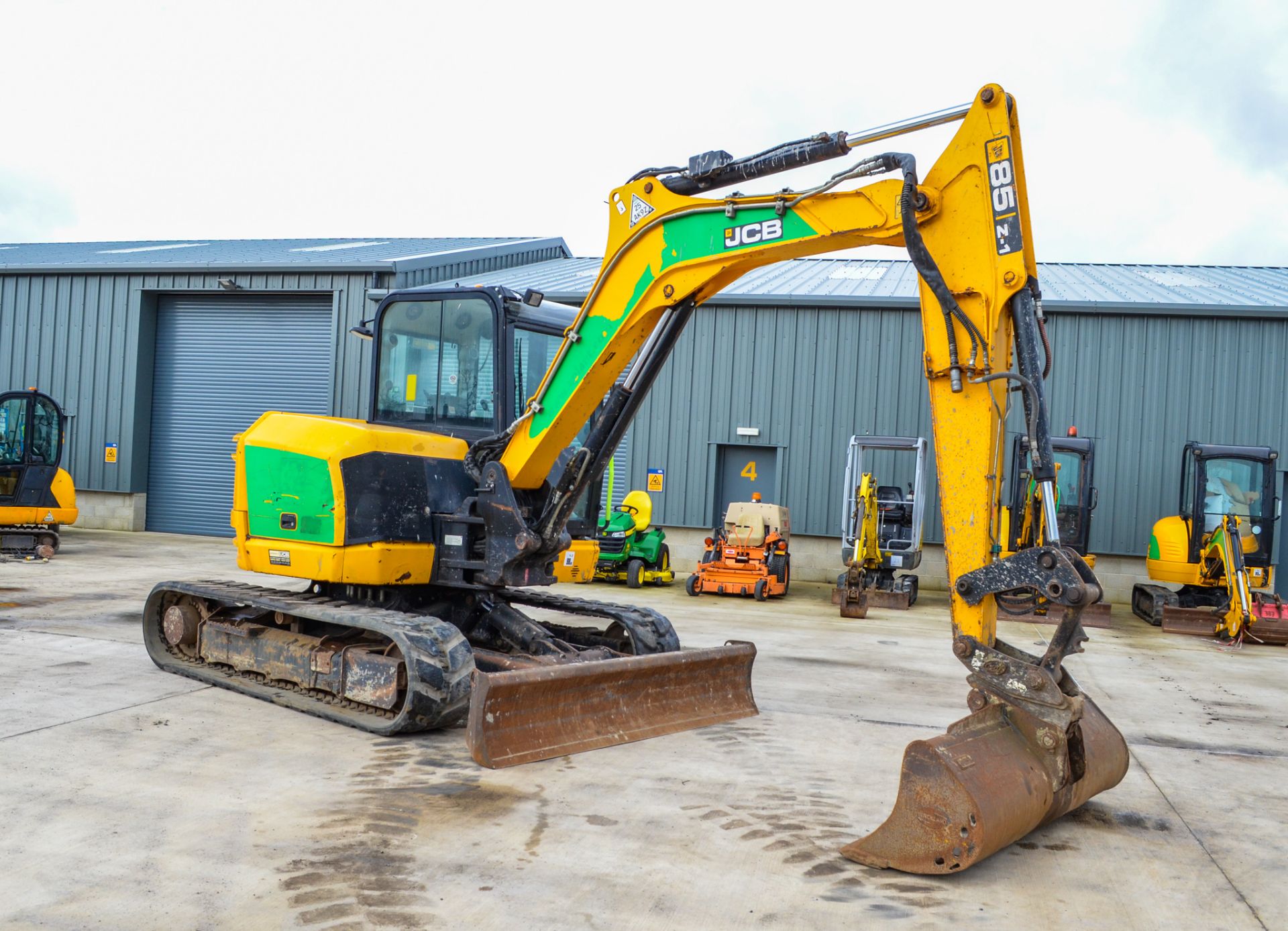 JCB 85Z 8.5 tonne rubber tracked midi excavator Year: 2014 S/N 2248858 Recorded hours: 4401 Blade, - Image 2 of 20