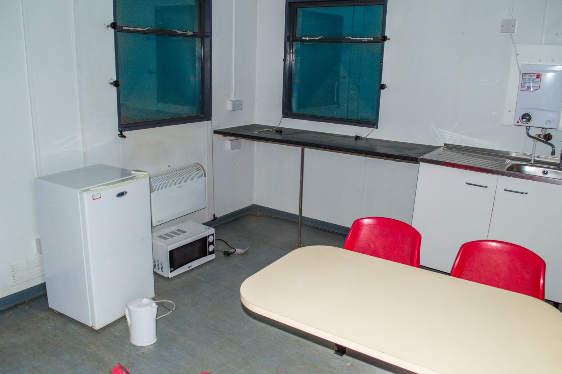 32' by 10' jack leg anti vandal steel canteen/office unit  comprising canteen/kitchen area and - Image 6 of 11