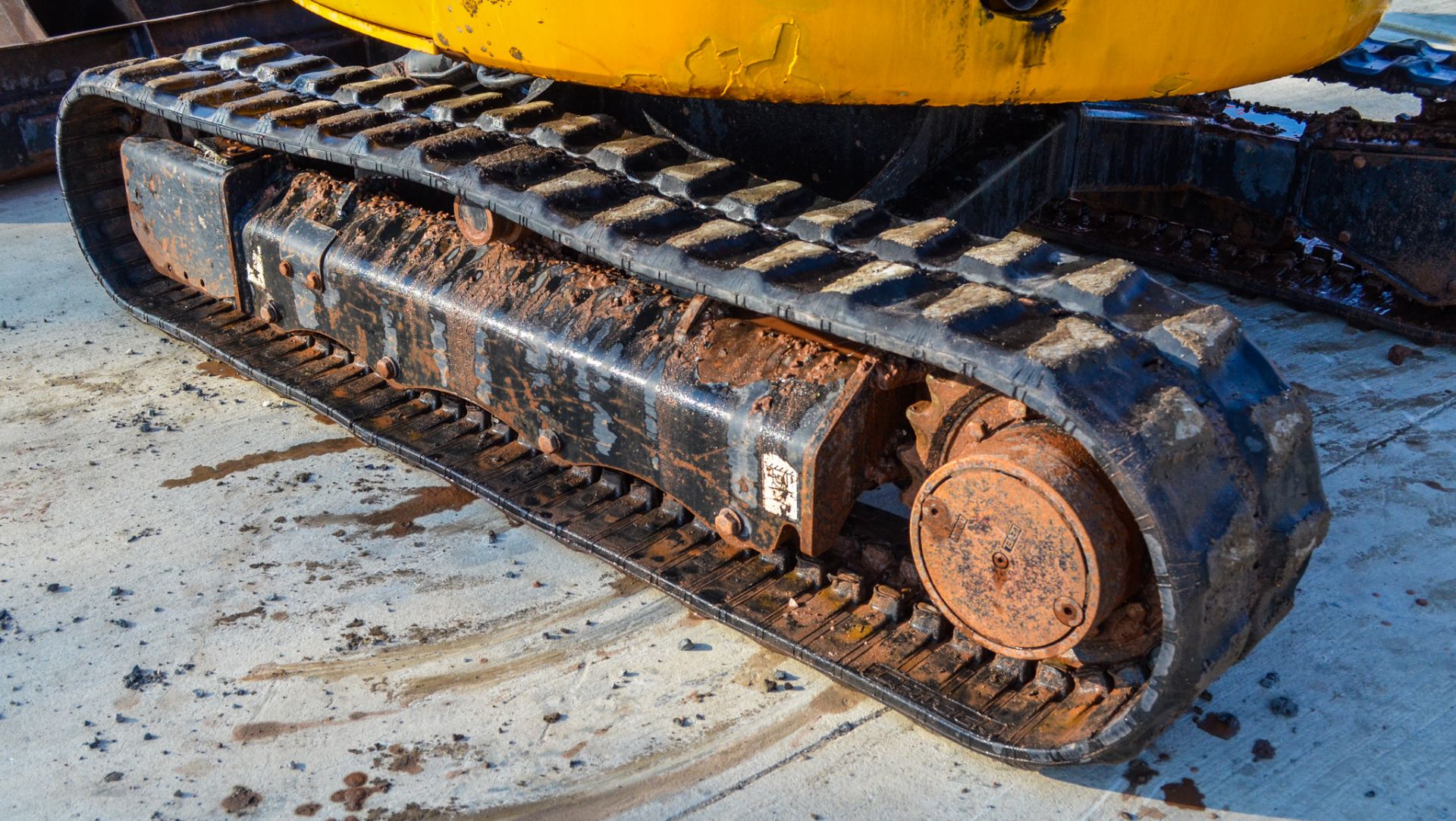 JCB 803 3 tonne rubber tracked zero tail swing mini excavator Year: 2014 S/N: 2432139 Recorded - Image 9 of 19