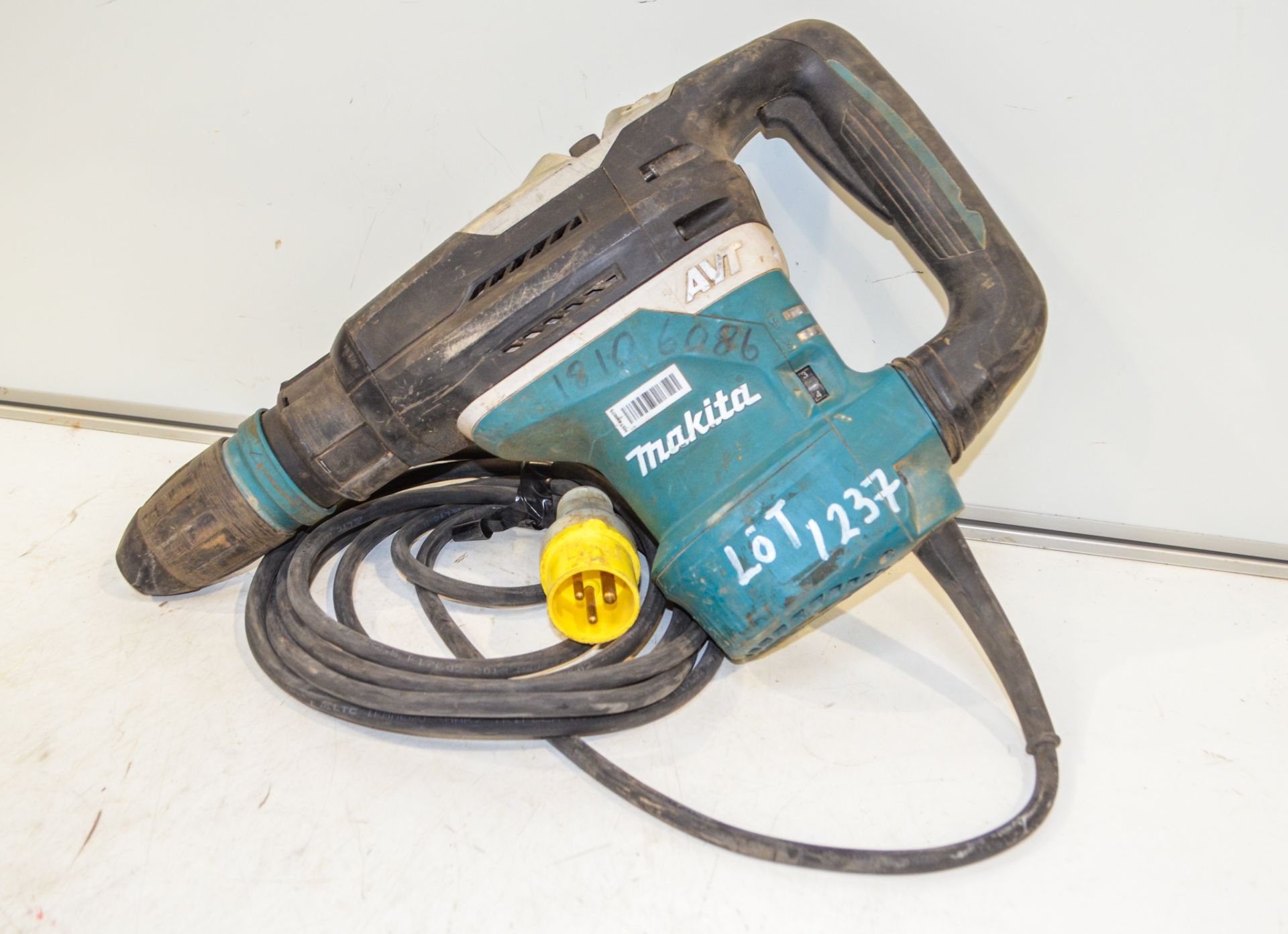 Makita 110v SDS rotary hammer drill 18106086