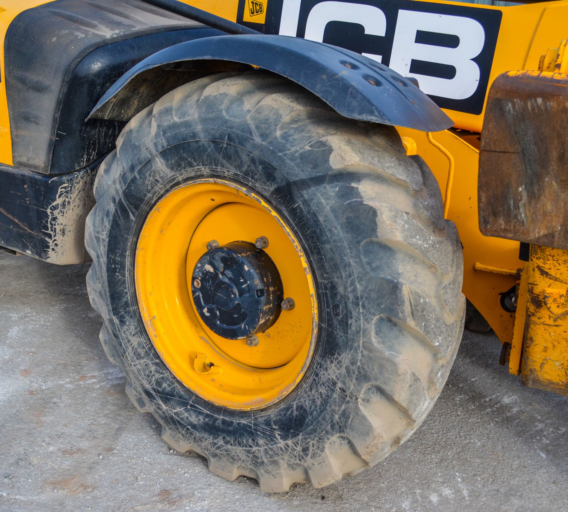 JCB 535-125 Hi-Viz 12.5 metre telescopic handler Year: 2012 S/N: 2144607 Recorded hours: 4410 1914 - Image 15 of 24