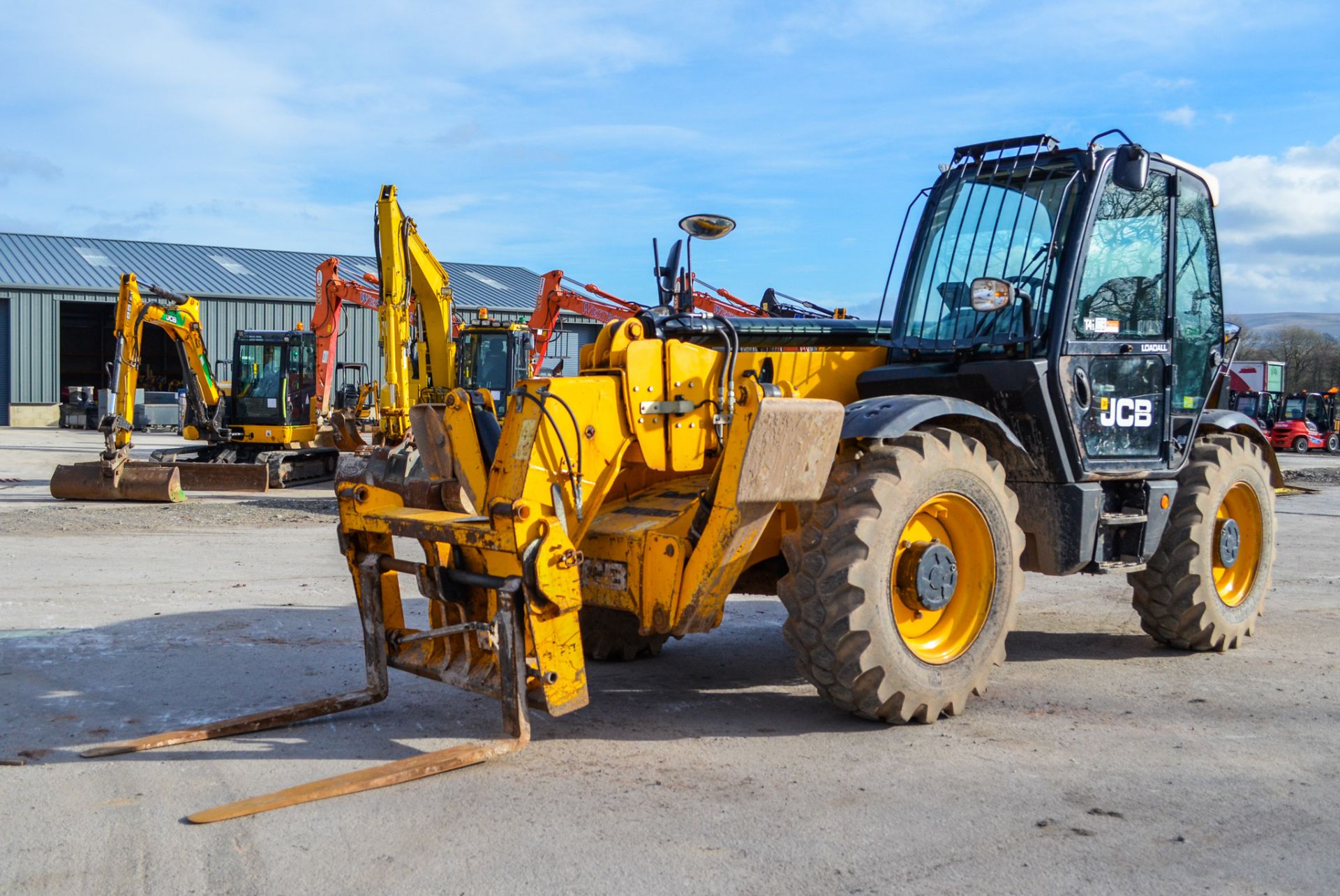 JCB 535-125 Hi-Viz 12.5 metre telescopic handler Year: 2014 S/N: 343679 Recorded hours: 5276 c/w