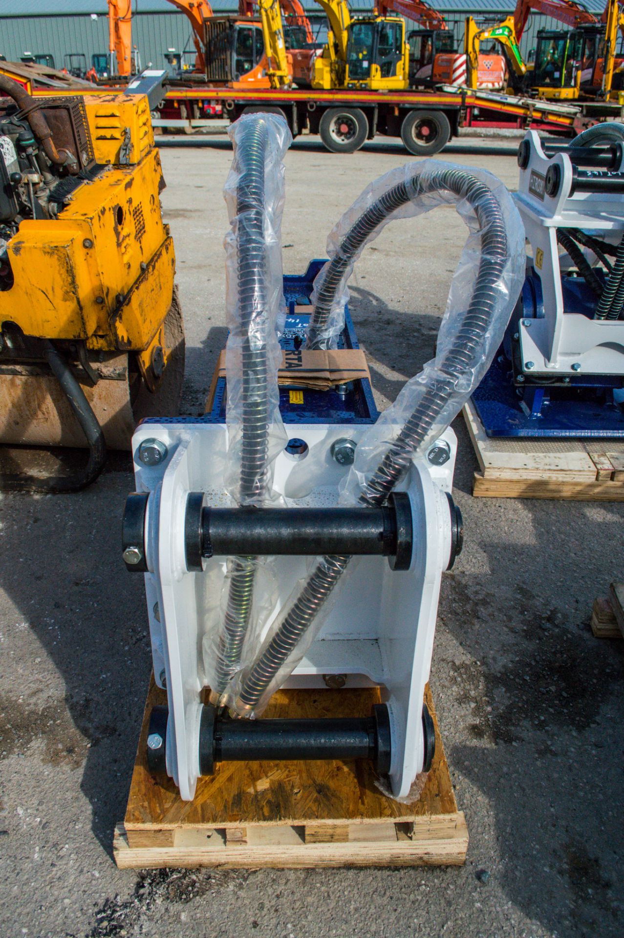 Hirox HD-X30 hydraulic breaker to suit 10-18 tonne excavator ** New and unused ** ** Gassed ** - Image 2 of 3