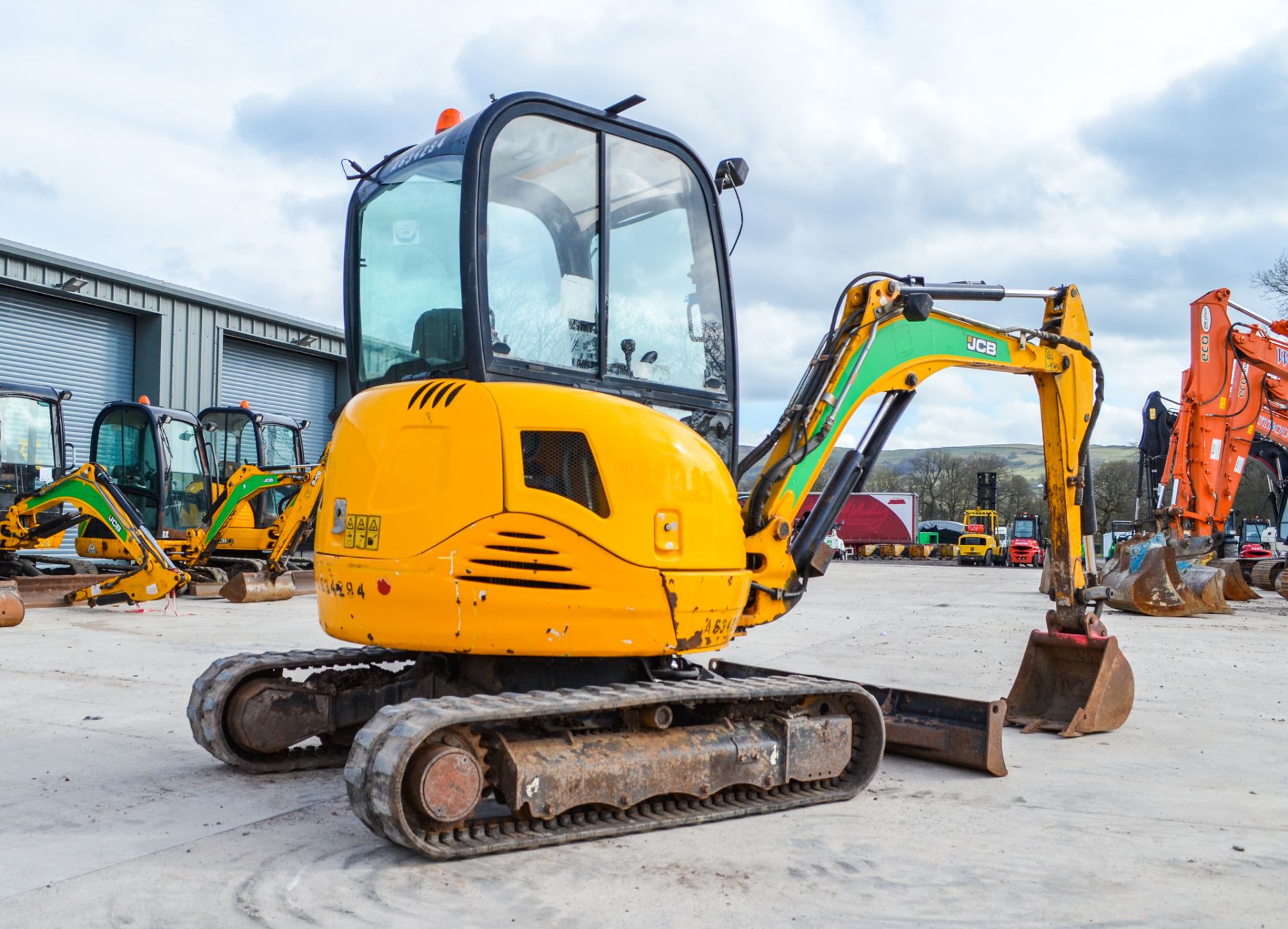 JCB 8030 3 tonne rubber tracked mini excavator Year: 2014 S/N: 2432157 Recorded hours: 2147 Blade, - Image 3 of 21
