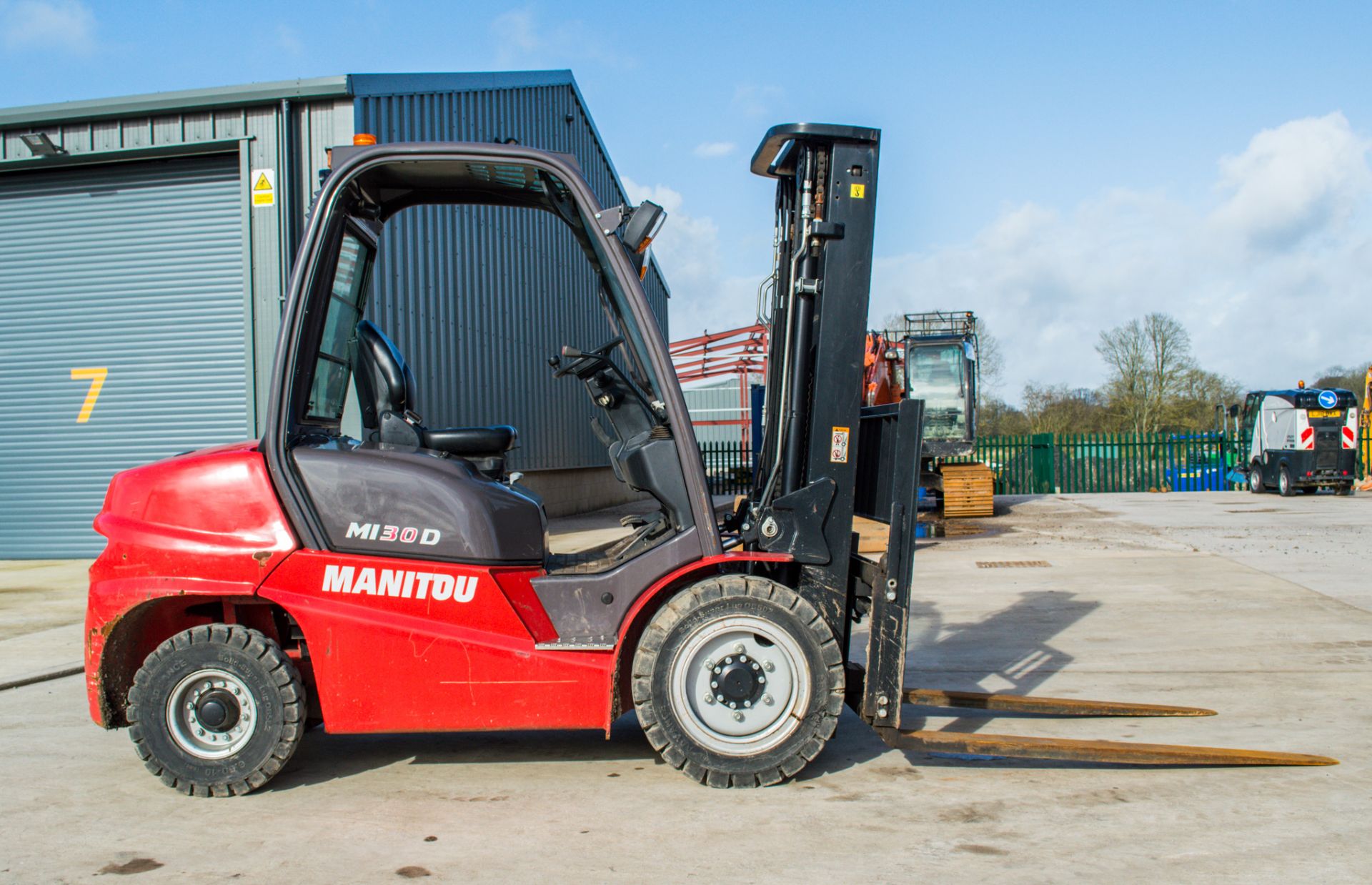 Manitou  MI 30D 3 tonne diesel fork lift truck Year: 2020 S/N: 877312 Recorded Hours: 358 - Image 7 of 18