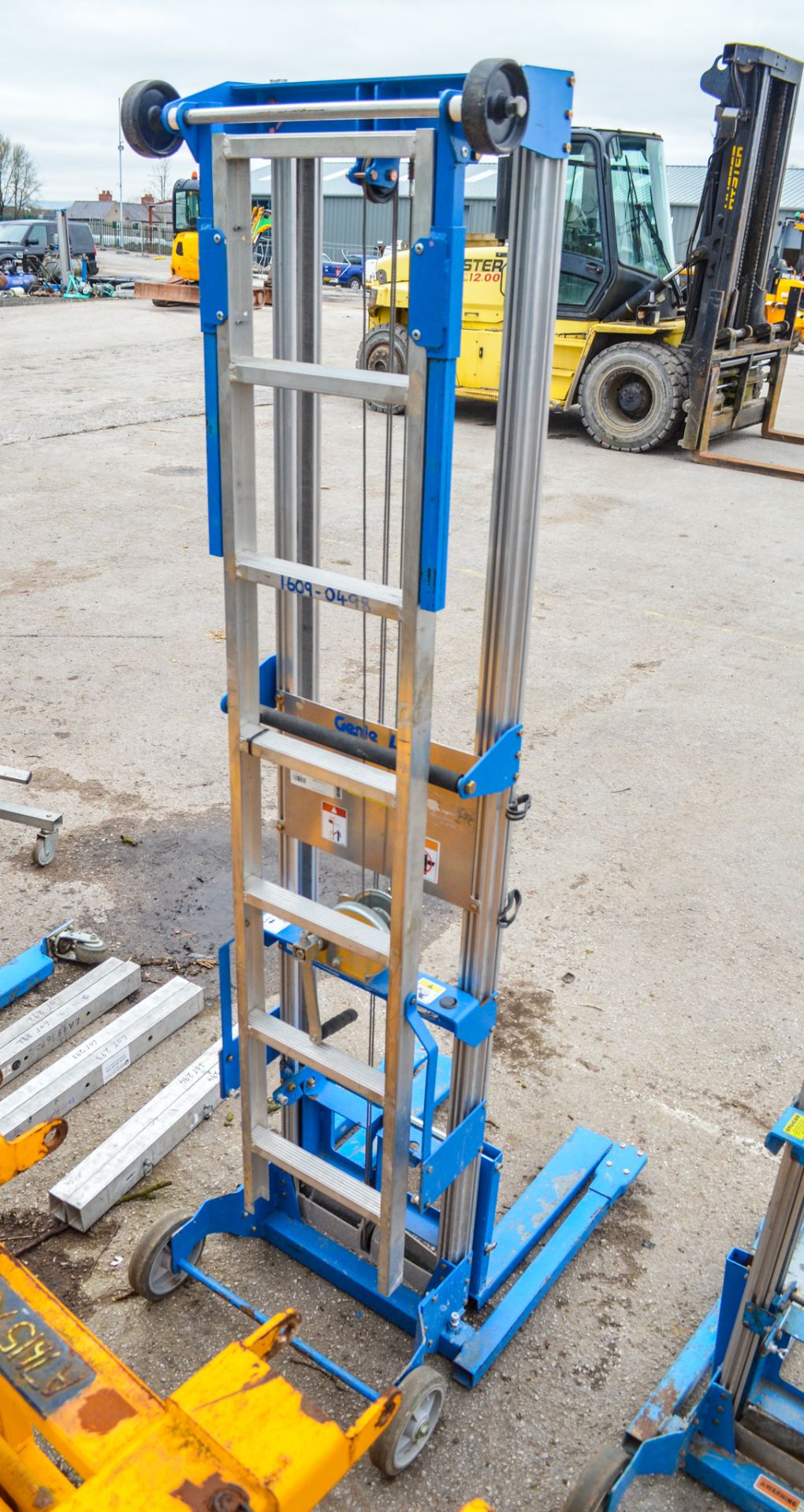 Genie Lift manual fork lift hoist 1609-0498 - Image 2 of 2