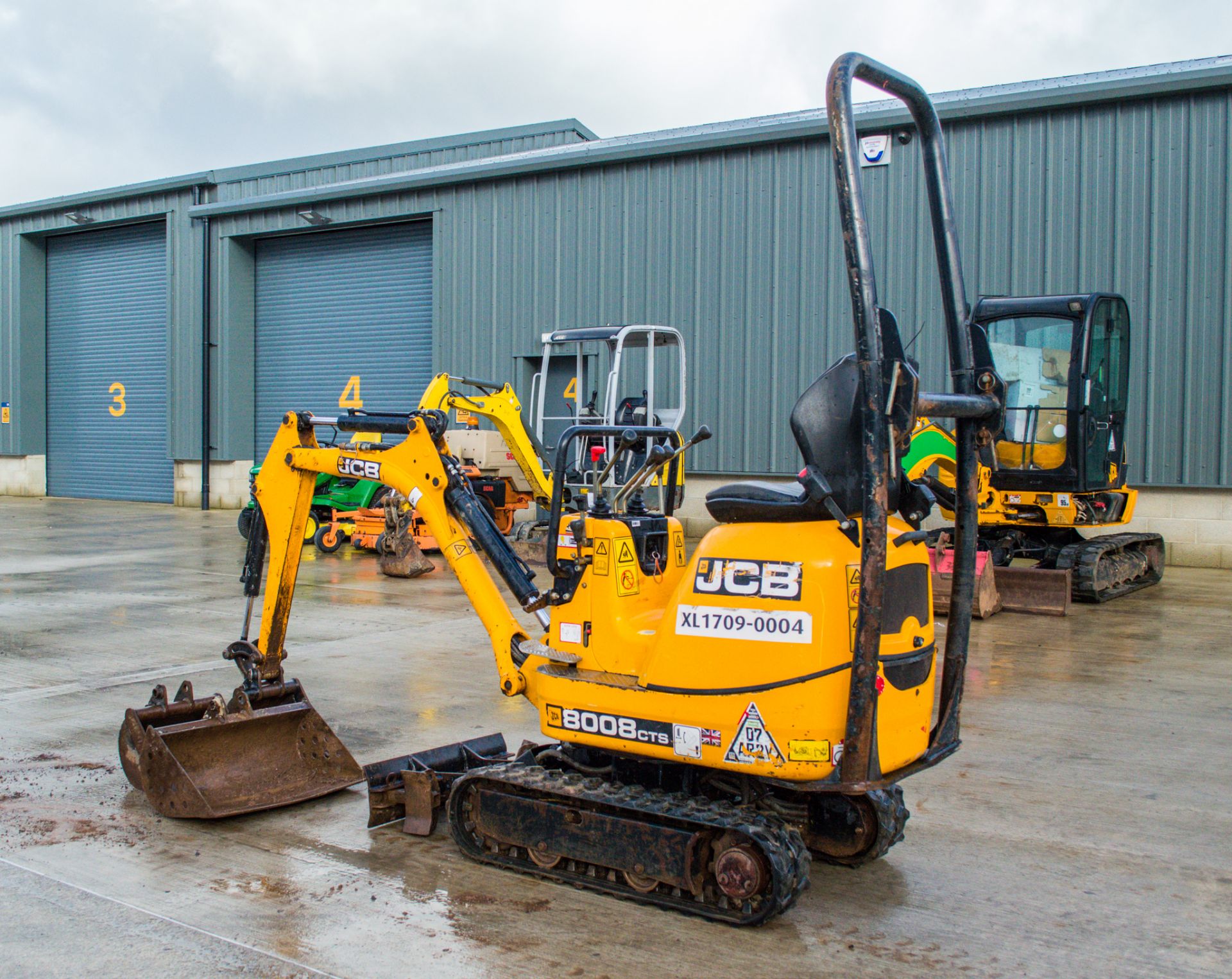 JCB 8008 CTS 0.8 tonne rubber tracked micro excavator Year: 2017 S/N: 1030471 Recorded Hours: 1057 - Image 4 of 18