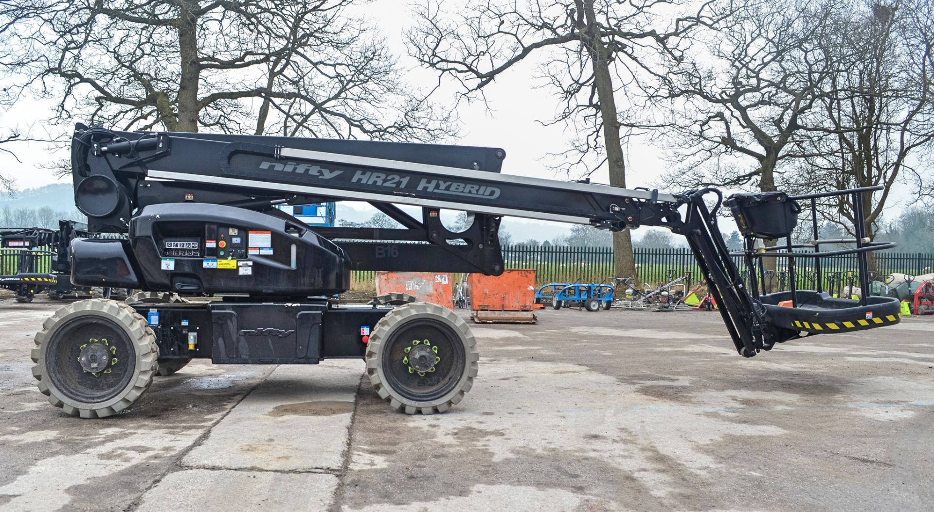 Nifty H21 Hybrid diesel/battery electric 4x4 rough terrain articulated boom lift access platform - Image 8 of 22