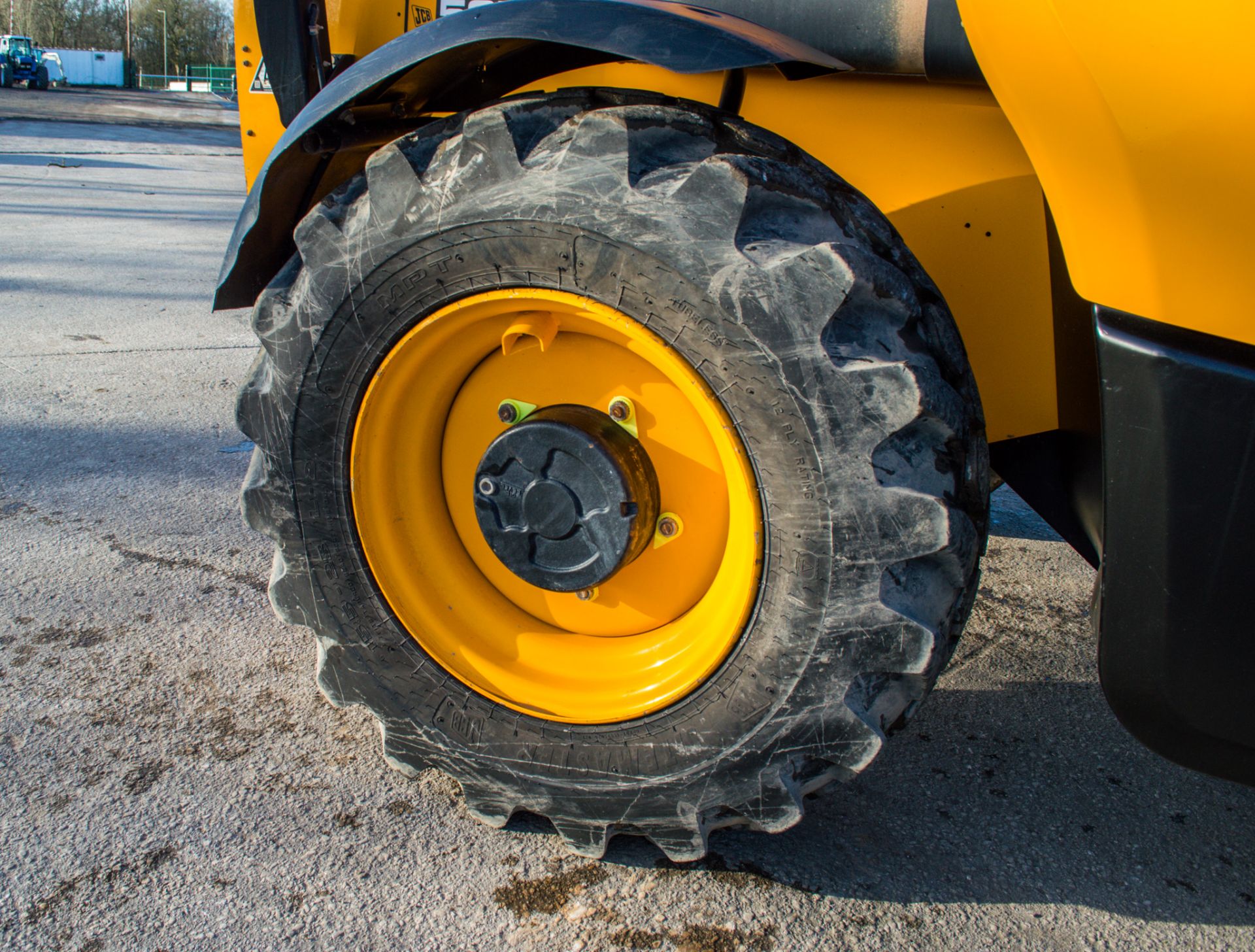 JCB 535-125 Hi-Viz 12.5 metre telescopic handler Year: 2018 S/N: 29591 Recorded Hours: 4651 - Image 12 of 23