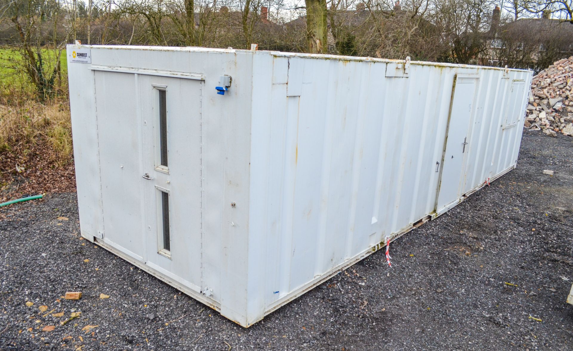 32ft x 10ft anti vandal steel office/canteen unit c/w double door and keys A587597 - Image 2 of 7
