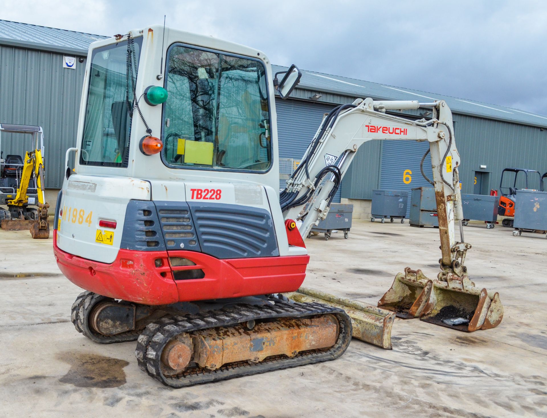 Takeuchi TB 228 2.8 tonne rubber tracked mini excavator  Year: 2015  S/N: 122804266 Recorded Hours: - Image 3 of 17