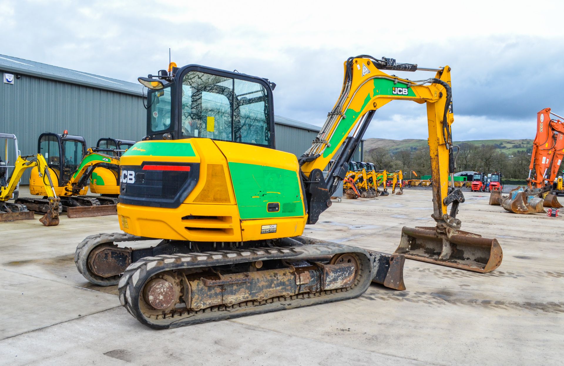 JCB 85Z 8.5 tonne rubber tracked midi excavator Year: 2014 S/N 2248858 Recorded hours: 4401 Blade, - Image 3 of 20