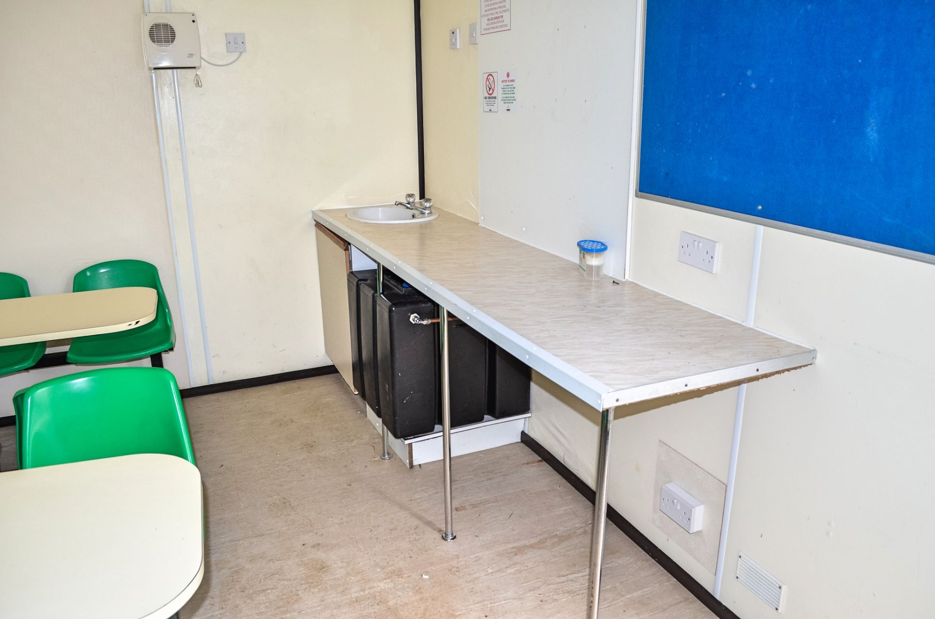 21 ft x 9 ft steel anti vandal welfare unit Comprising of: canteen area, toilet & generator room c/w - Image 7 of 11