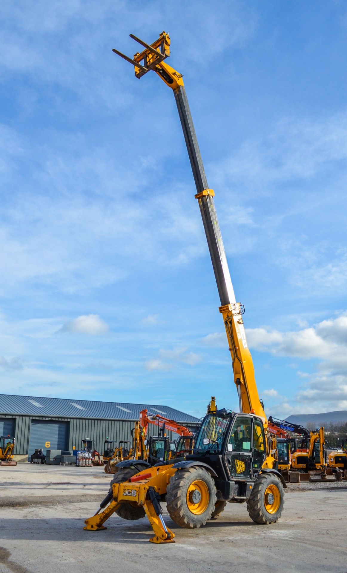 JCB 535-125 Hi-Viz 12.5 metre telescopic handler Year: 2012 S/N: 2144607 Recorded hours: 4410 1914 - Image 9 of 24