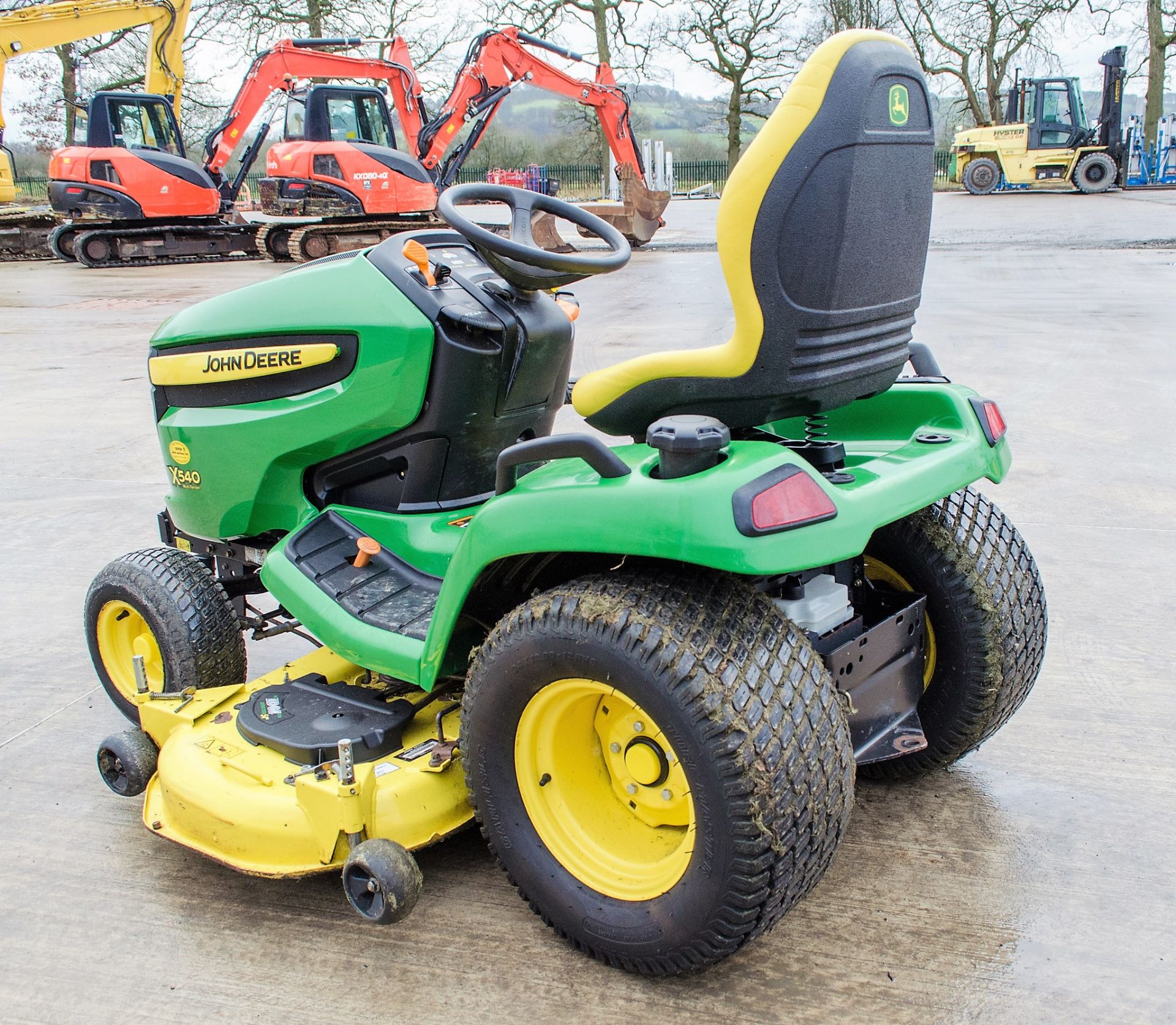 John Deere X540 petrol driven ride on lawnmower Year: 2011 Recorded Hours: 711 c/w 54 inch cutting - Image 4 of 15