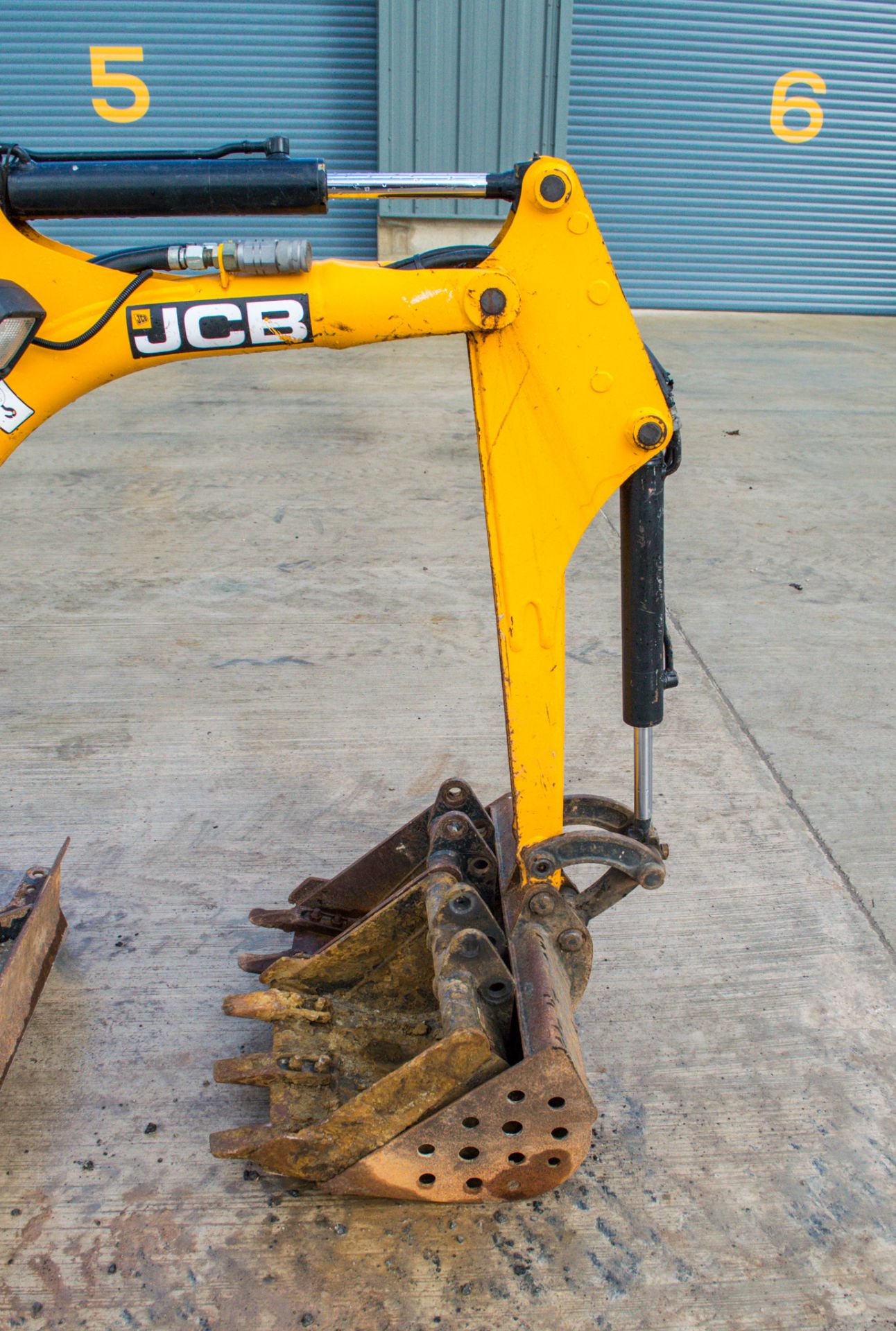 JCB 8008 CTS 0.8 tonne rubber tracked micro excavator Year: 2017 S/N: 1930483 Recorded Hours: 993 - Image 12 of 18