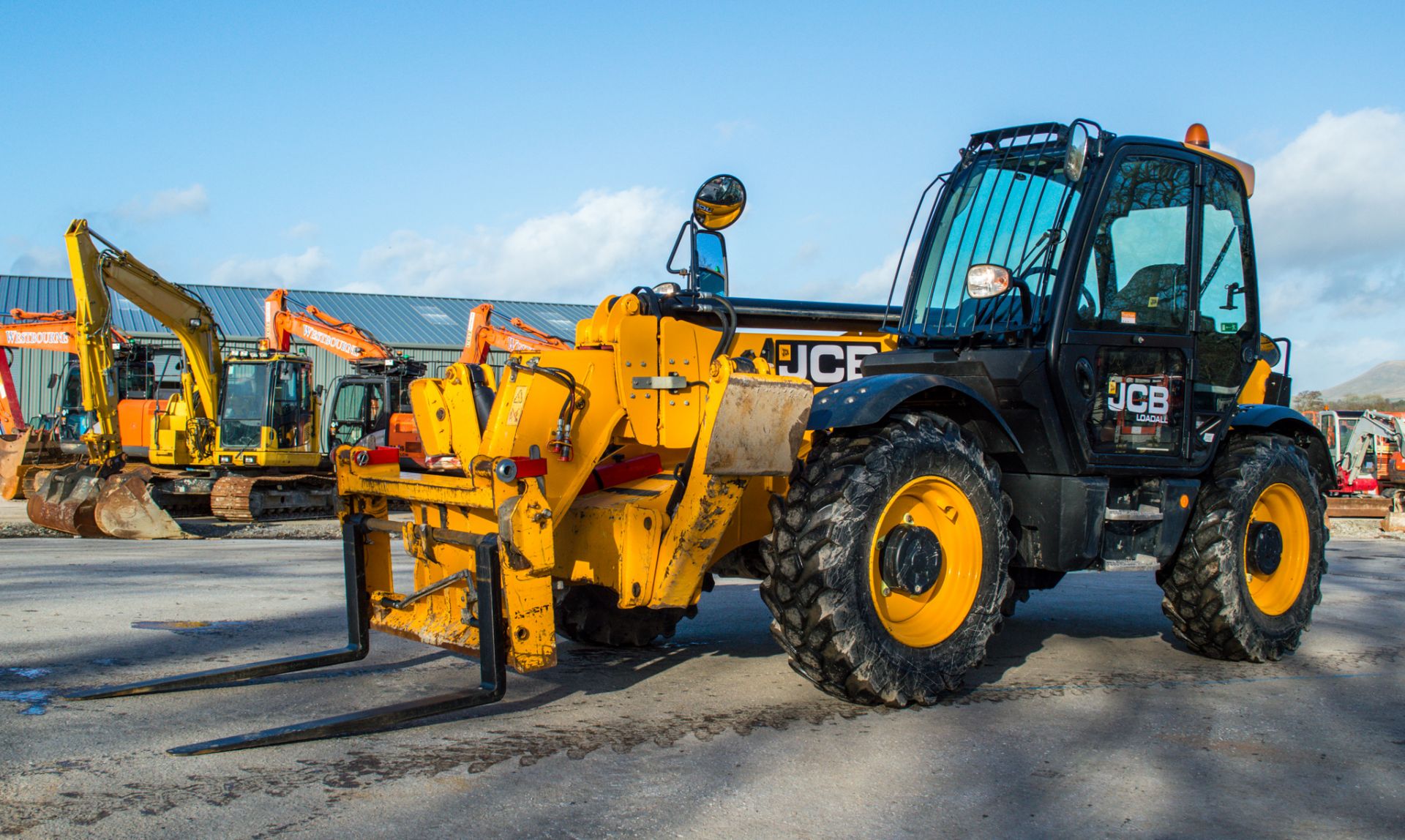 JCB 535-125 Hi-Viz 12.5 metre telescopic handler Year: 2018 S/N: 29591 Recorded Hours: 4651