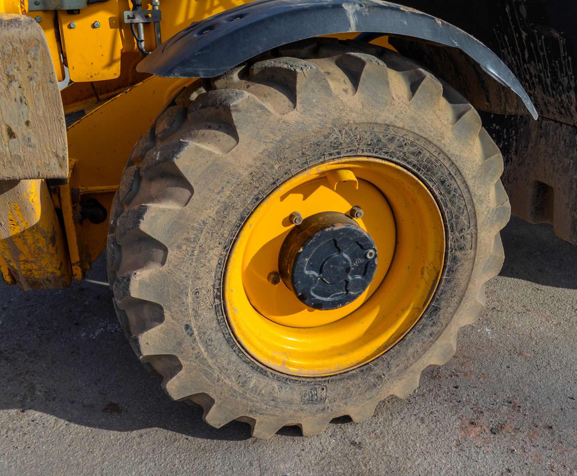 JCB 535-125 Hi-Viz 12.5 metre telescopic handler Year: 2014 S/N: 343679 Recorded hours: 5276 c/w - Image 12 of 24