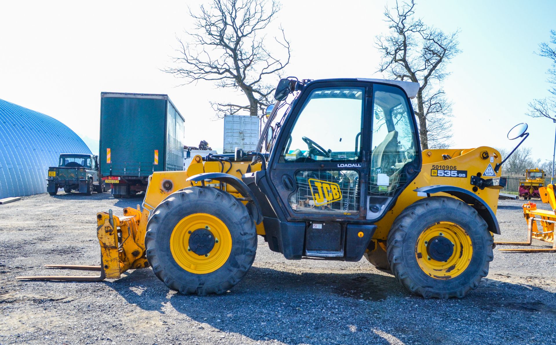 JCB 535 - 95 9.5 metre telescopic handler  Year: 2011 S/N: 1527443 Recorded Hours: 5146 c/w - Image 8 of 18