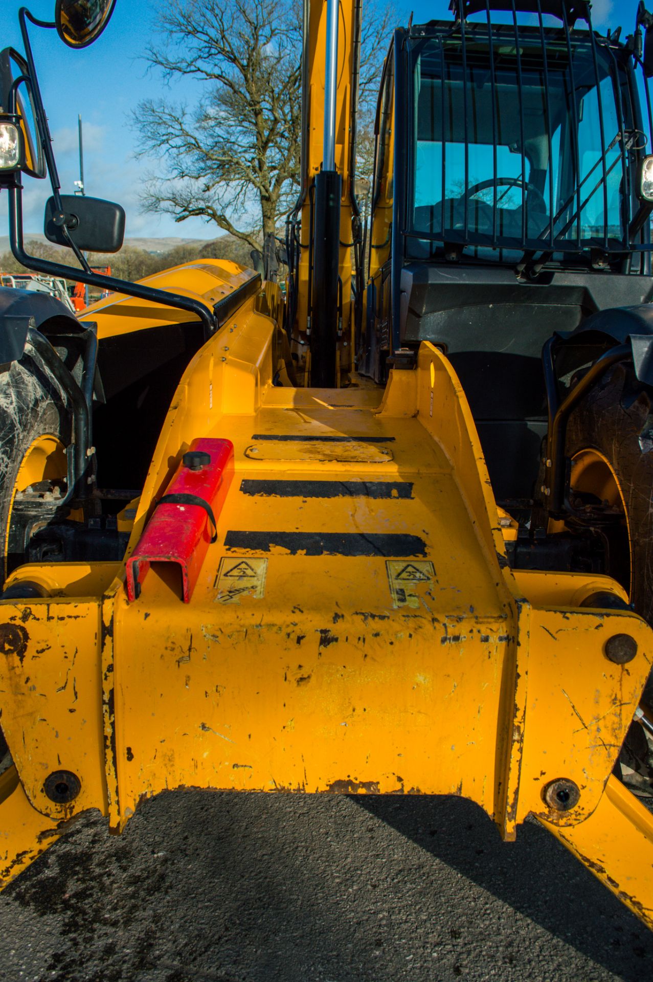 JCB 535-125 Hi-Viz 12.5 metre telescopic handler Year: 2018 S/N: 29591 Recorded Hours: 4651 - Image 16 of 23