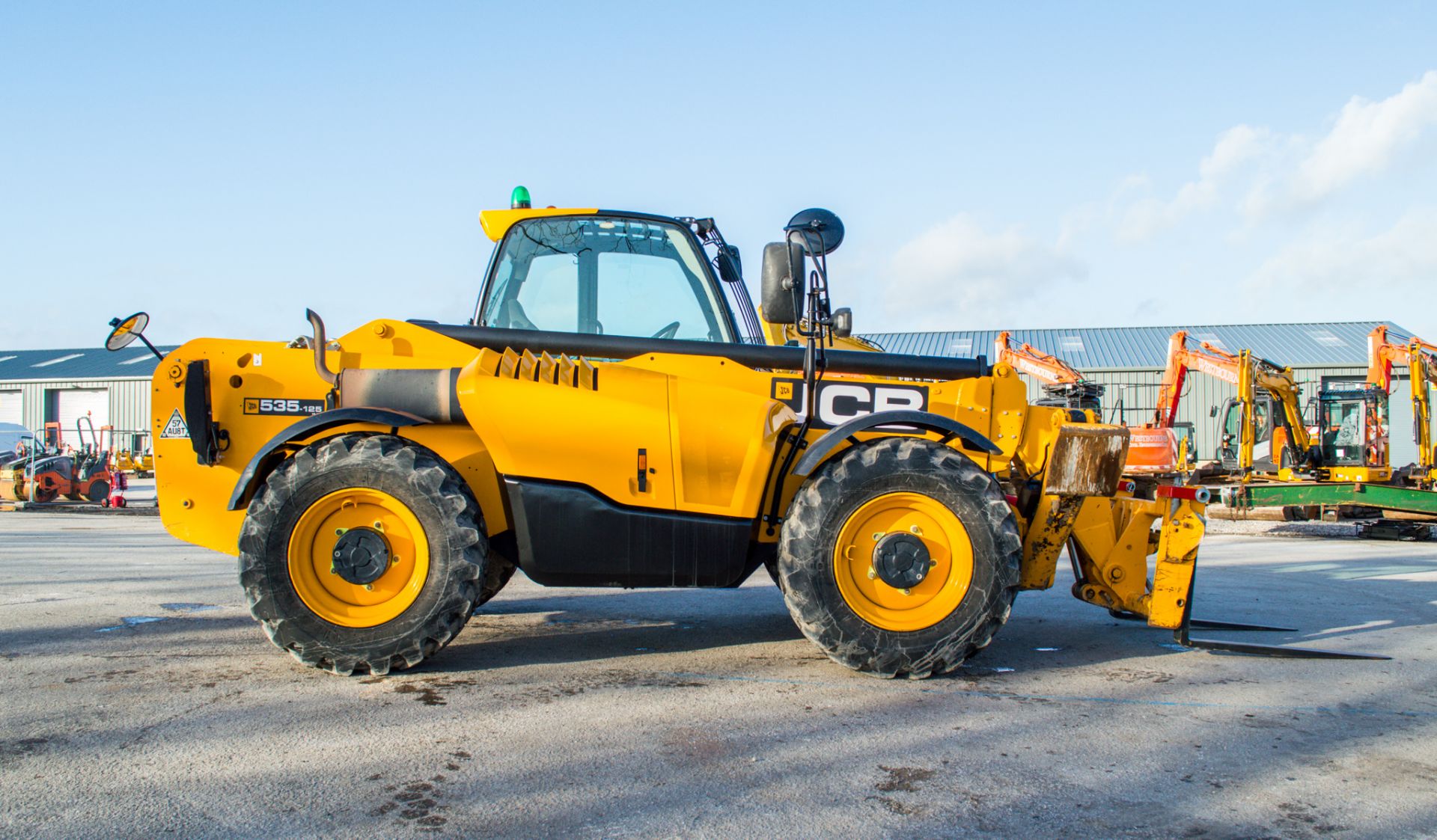 JCB 535-125 Hi-Viz 12.5 metre telescopic handler Year: 2018 S/N: 29591 Recorded Hours: 4651 - Image 8 of 23