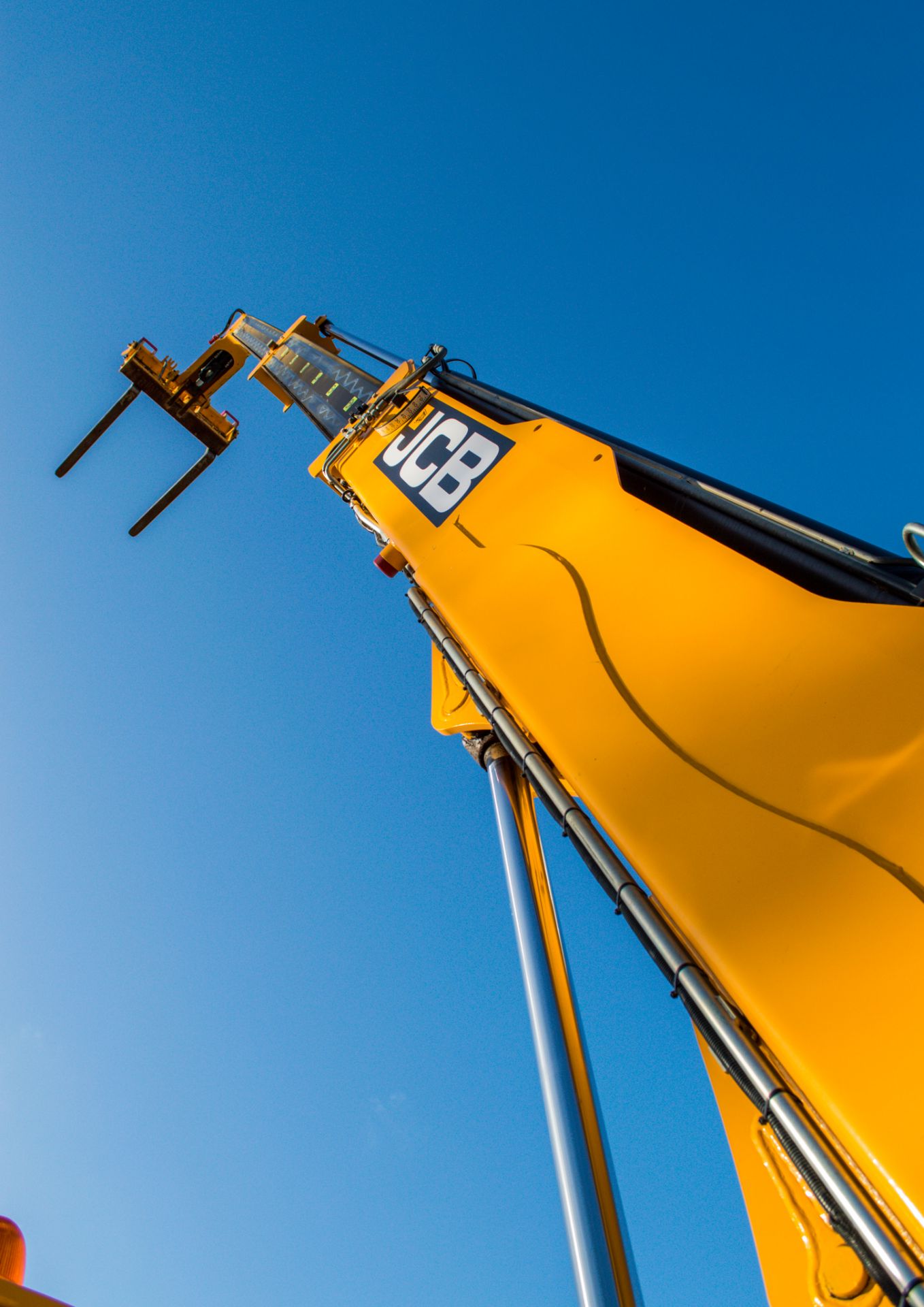 JCB 535-125 Hi-Viz 12.5 metre telescopic handler Year: 2018 S/N: 29594 Recorded Hours: 4471 MT68XKU - Image 16 of 22