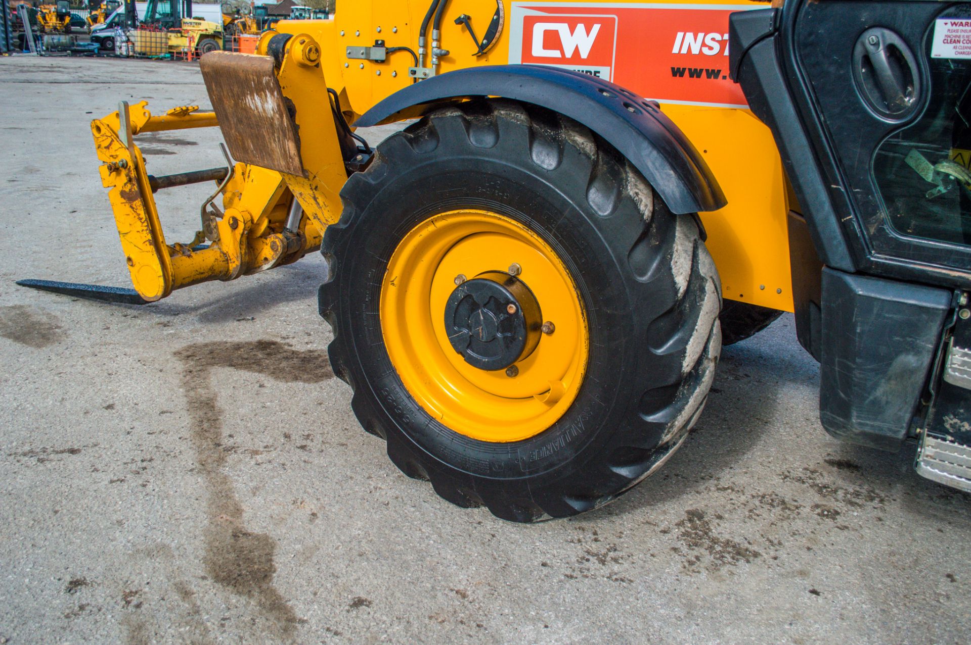 JCB 540 - 140 Hi-Viz 14 metre telescopic handler  Year: 2018 S/N: 2573100 Recorded Hours: 2860 C/w - Image 19 of 25