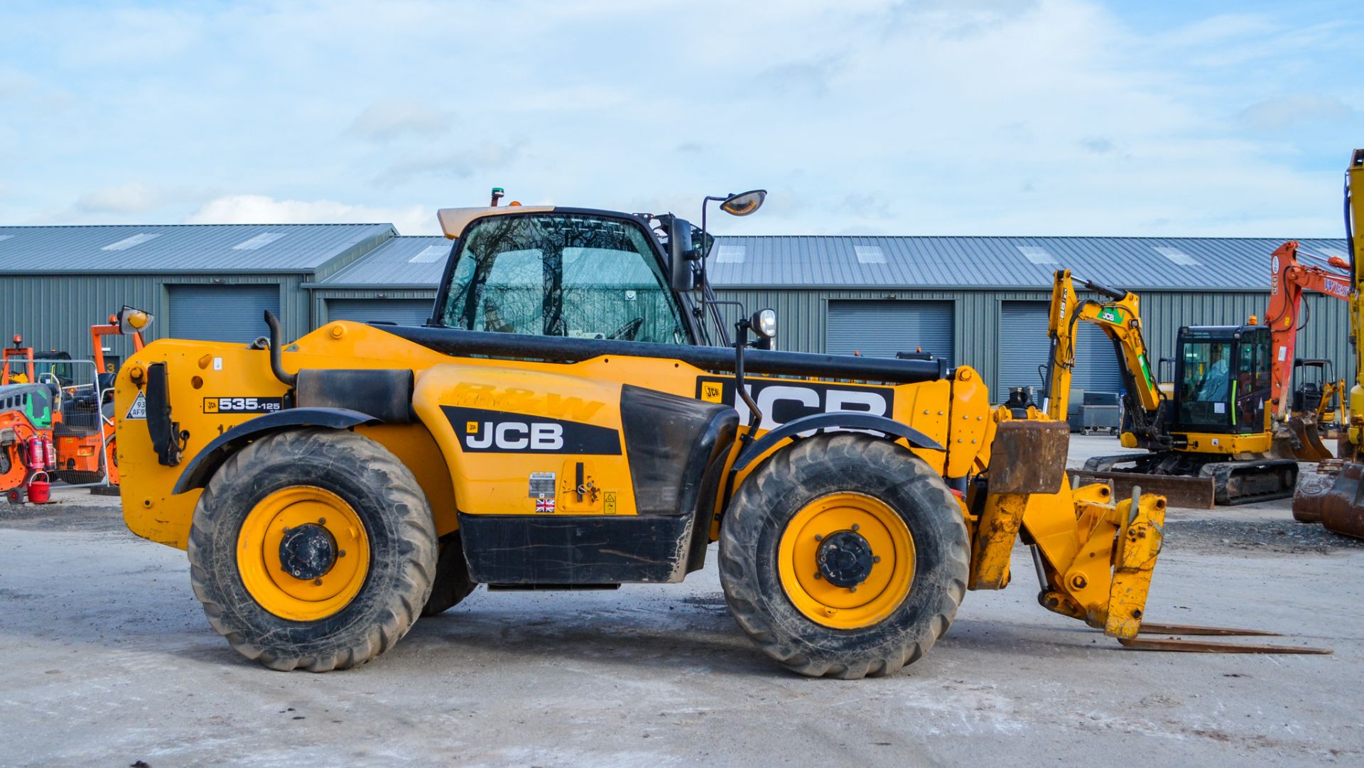 JCB 535-125 Hi-Viz 12.5 metre telescopic handler Year: 2012 S/N: 2144607 Recorded hours: 4410 1914 - Image 7 of 24