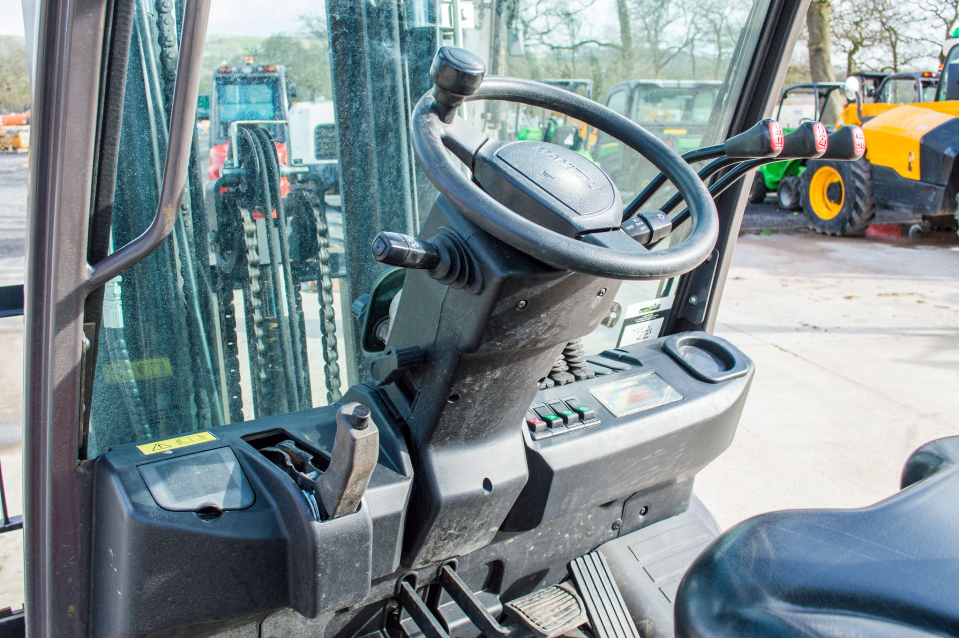 Manitou MI 30D 3 tonne diesel fork lift truck Year: 2020 S/N: 877370 Recorded Hours: 399 TH79 - Image 16 of 18