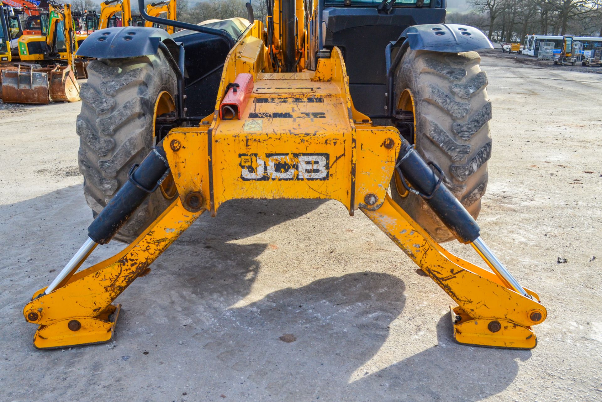 JCB 535-125 Hi-Viz 12.5 metre telescopic handler Year: 2012 S/N: 2144607 Recorded hours: 4410 1914 - Image 11 of 24