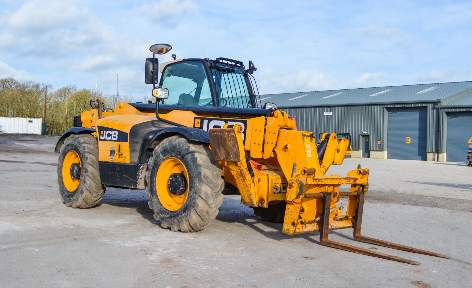 JCB 535-125 Hi-Viz 12.5 metre telescopic handler Year: 2012 S/N: 2144607 Recorded hours: 4410 1914 - Image 2 of 24