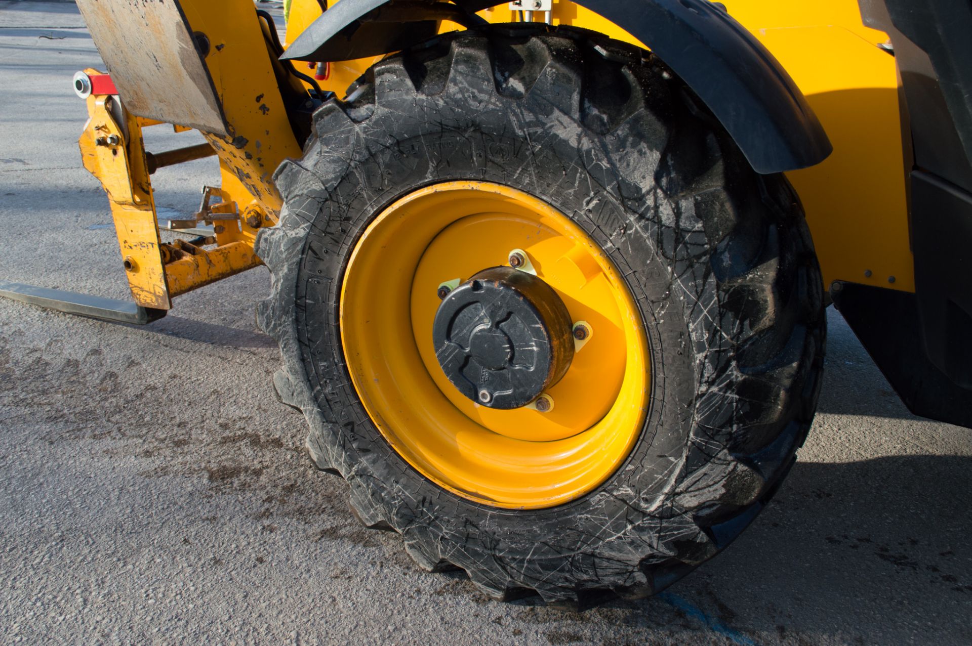 JCB 535-125 Hi-Viz 12.5 metre telescopic handler Year: 2018 S/N: 29591 Recorded Hours: 4651 - Image 10 of 23