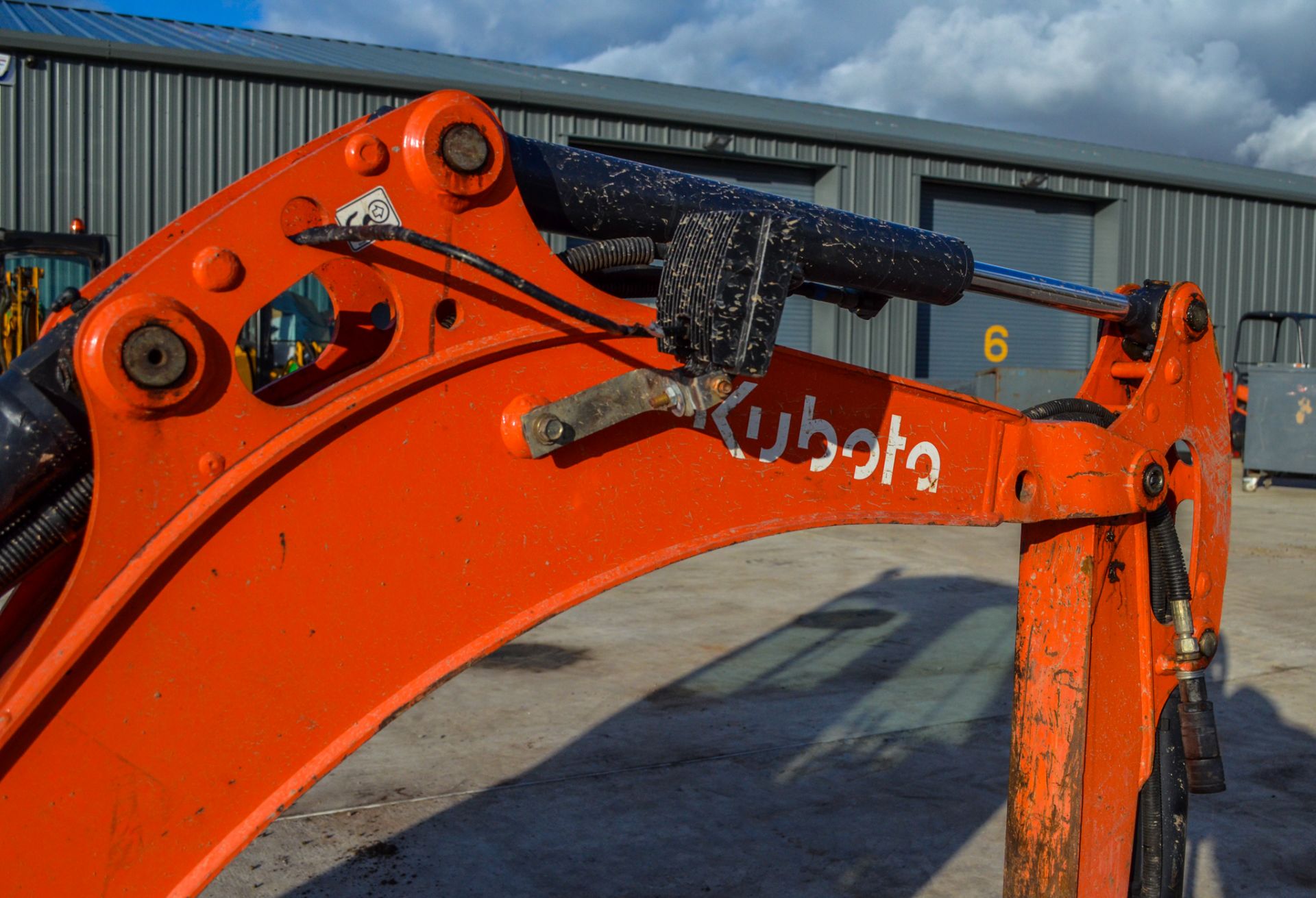 Kubota KX016-4 1.6 tonne rubber tracked mini excavator Year: 2015 S/N: 58685 Recorded Hours: 1714 - Image 11 of 18