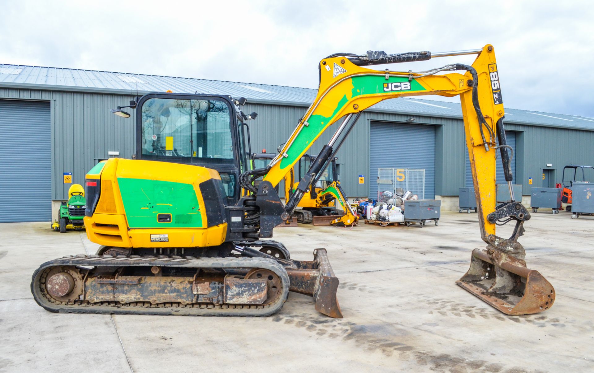 JCB 85Z 8.5 tonne rubber tracked midi excavator Year: 2014 S/N 2248858 Recorded hours: 4401 Blade, - Image 8 of 20