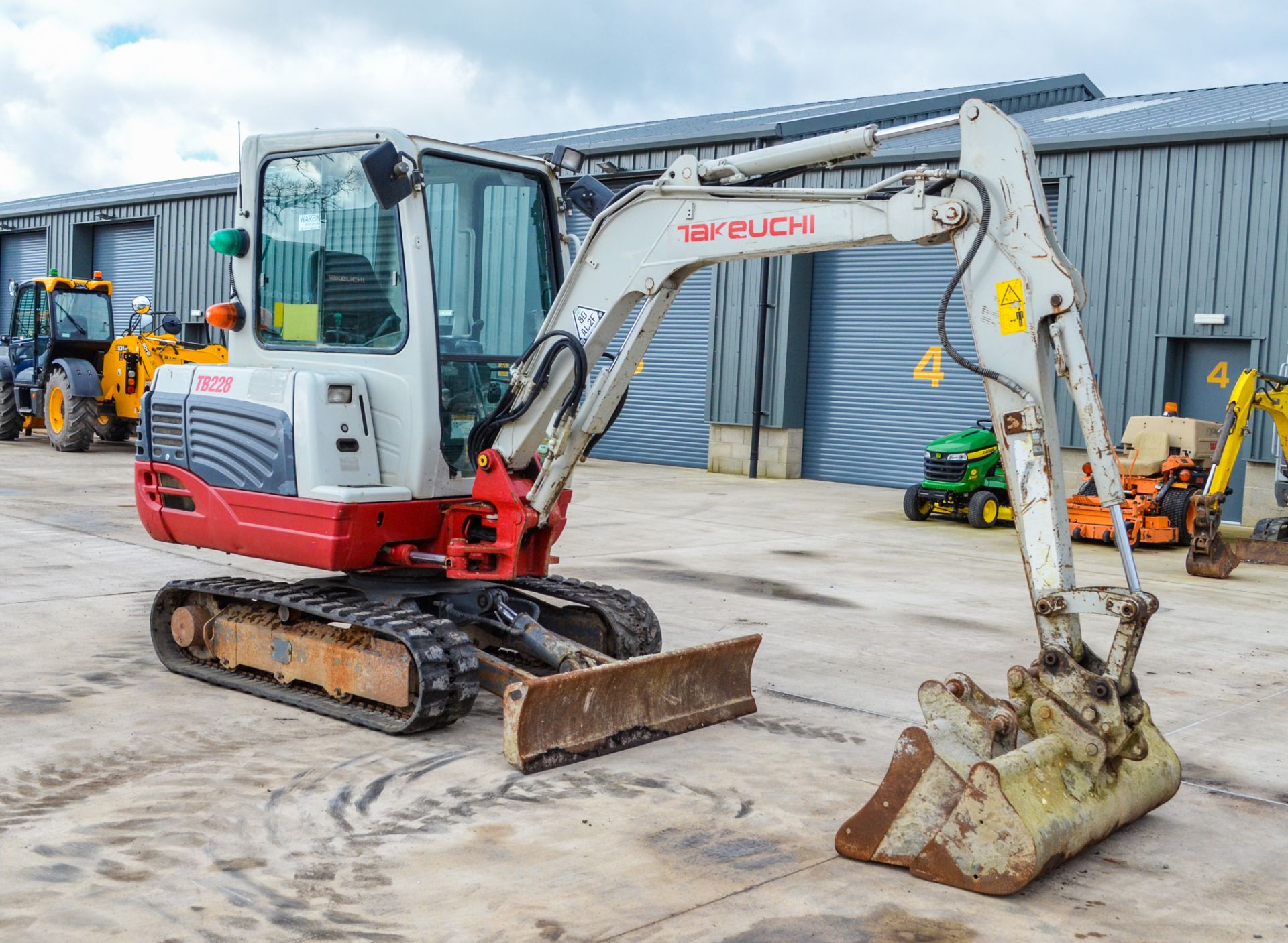 Takeuchi TB 228 2.8 tonne rubber tracked mini excavator  Year: 2015  S/N: 122804266 Recorded Hours: - Image 2 of 17