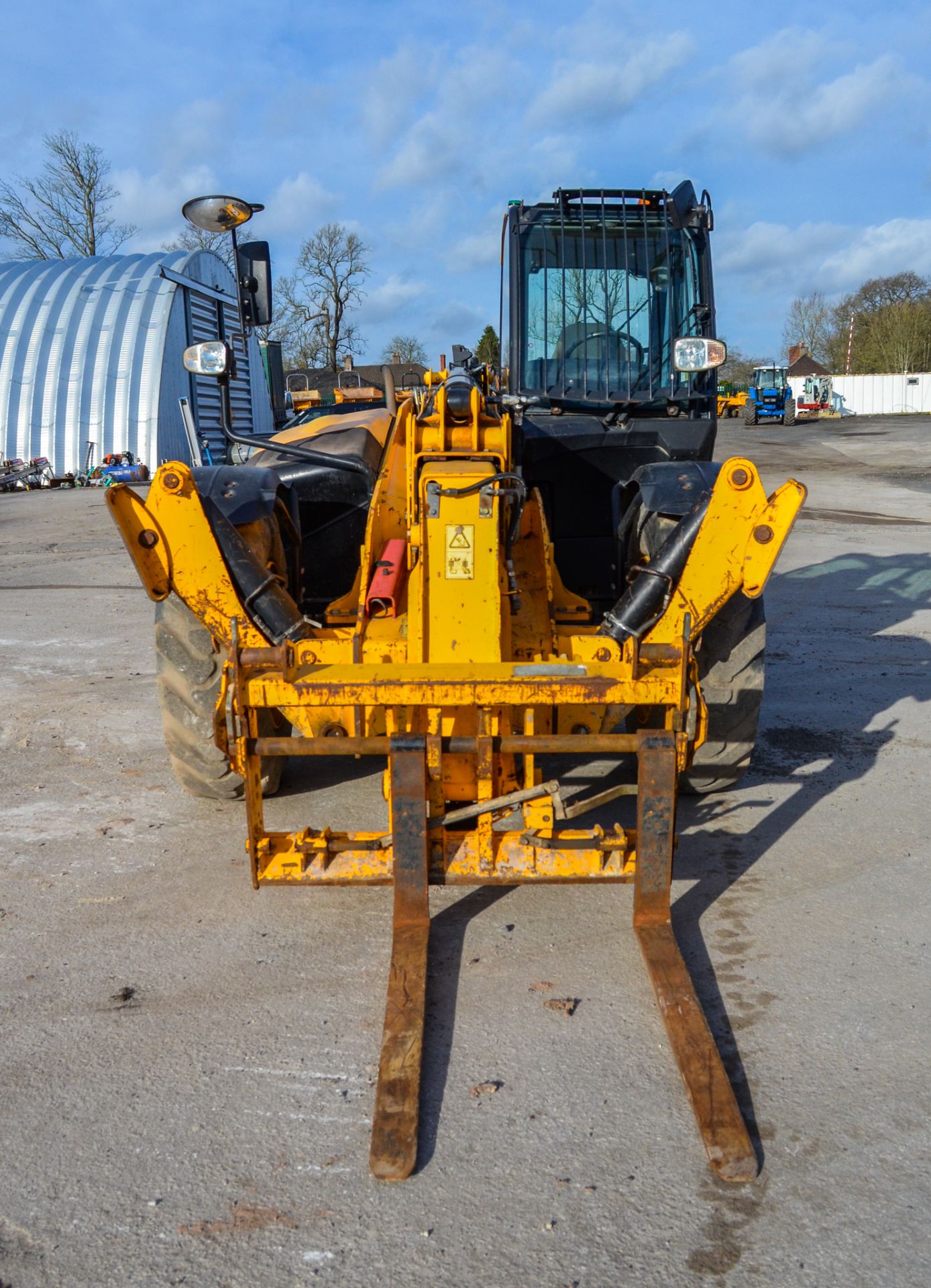 JCB 535-125 Hi-Viz 12.5 metre telescopic handler Year: 2012 S/N: 2144607 Recorded hours: 4410 1914 - Image 5 of 24