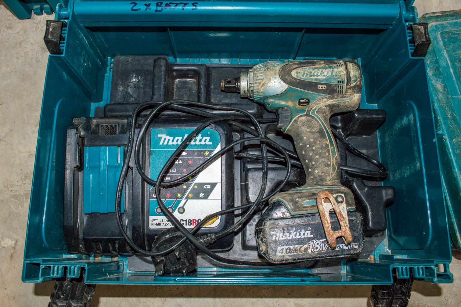 Makita 18v cordless 1/2" drive impact gun c/w battery, charger and carry case 18010366