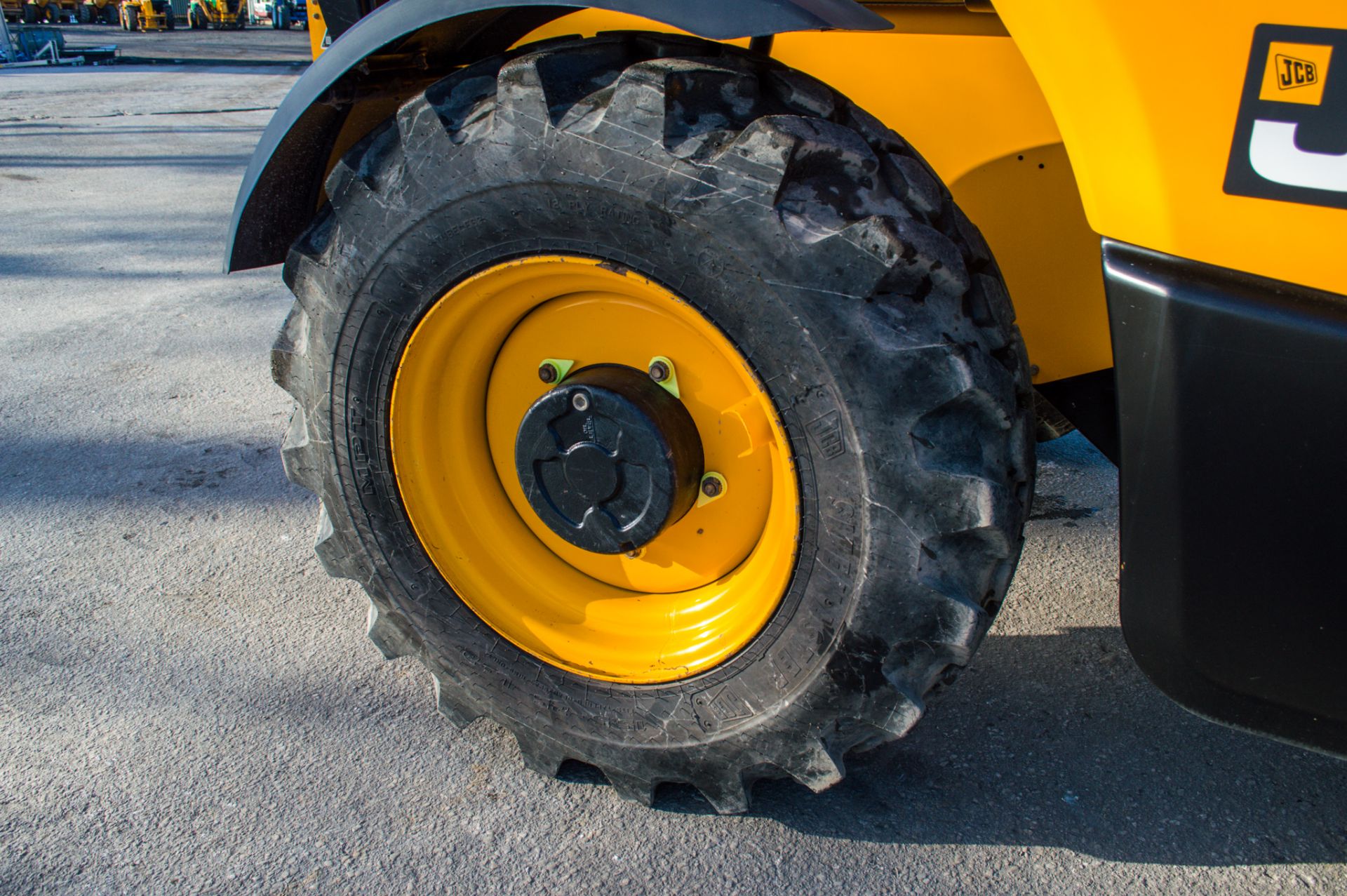 JCB 535-125 Hi-Viz 12.5 metre telescopic handler Year: 2018 S/N: 29594 Recorded Hours: 4471 MT68XKU - Image 12 of 22