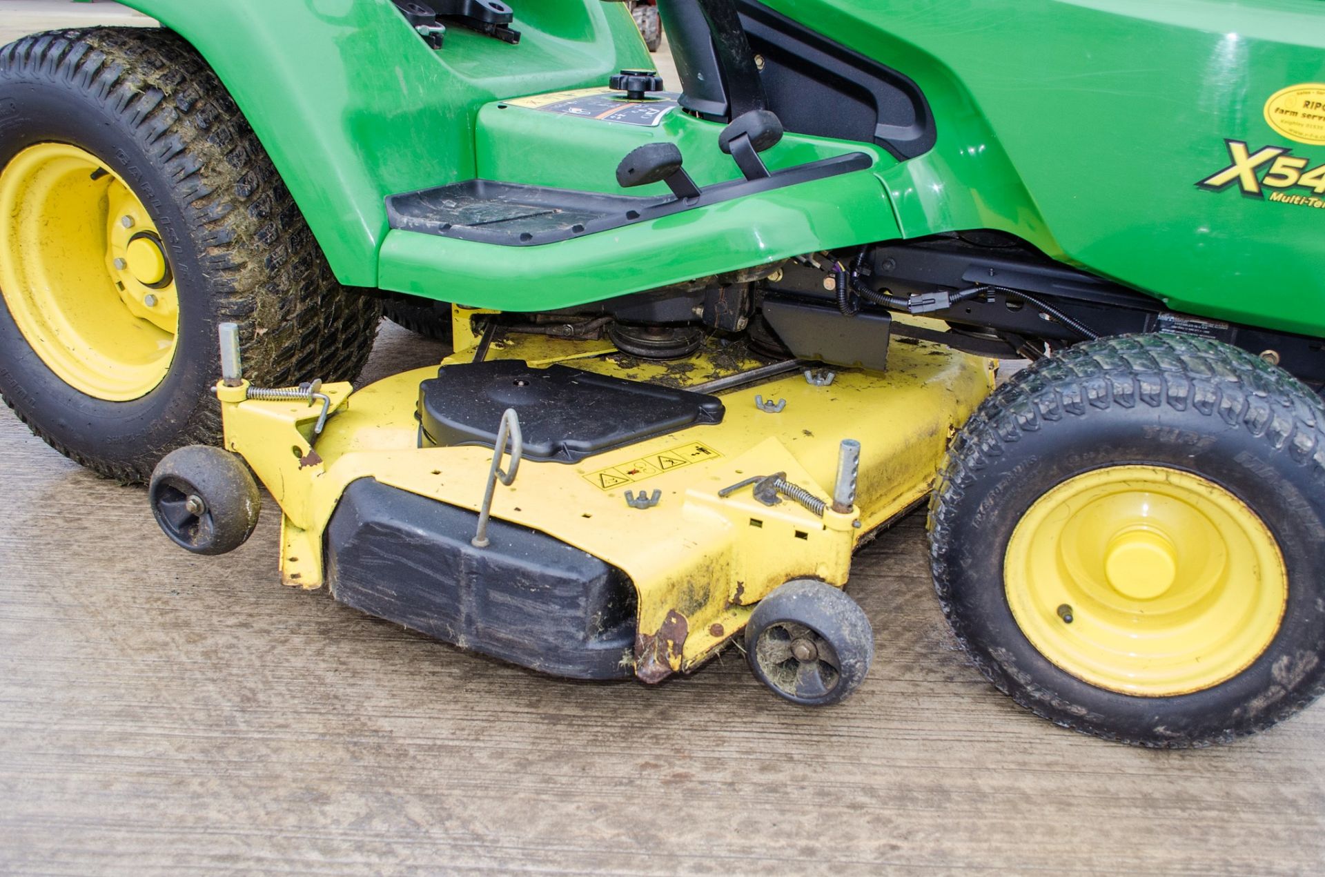 John Deere X540 petrol driven ride on lawnmower Year: 2011 Recorded Hours: 711 c/w 54 inch cutting - Image 9 of 15