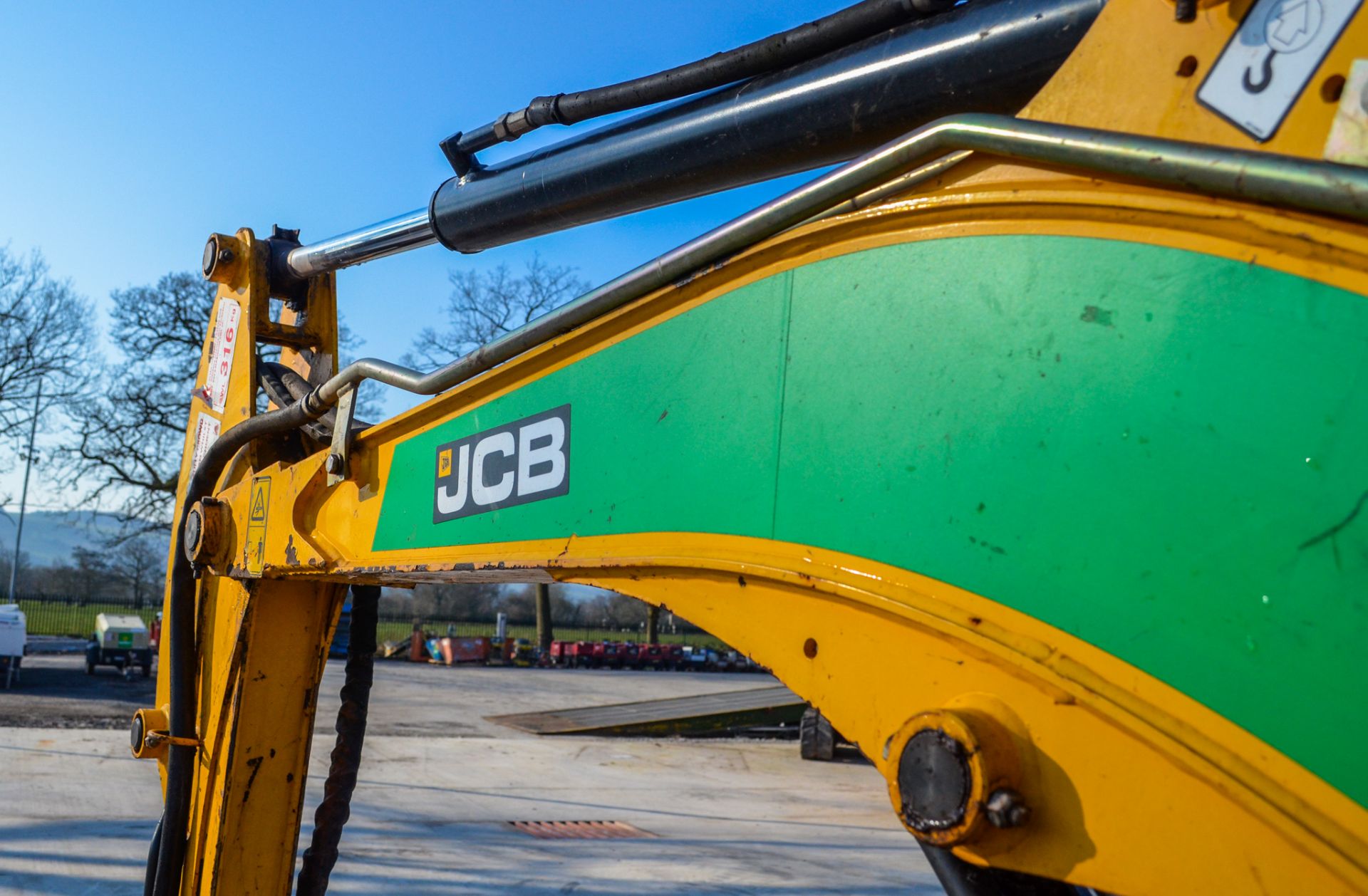 JCB 803 3 tonne rubber tracked zero tail swing mini excavator Year: 2014 S/N: 2432139 Recorded - Image 11 of 19