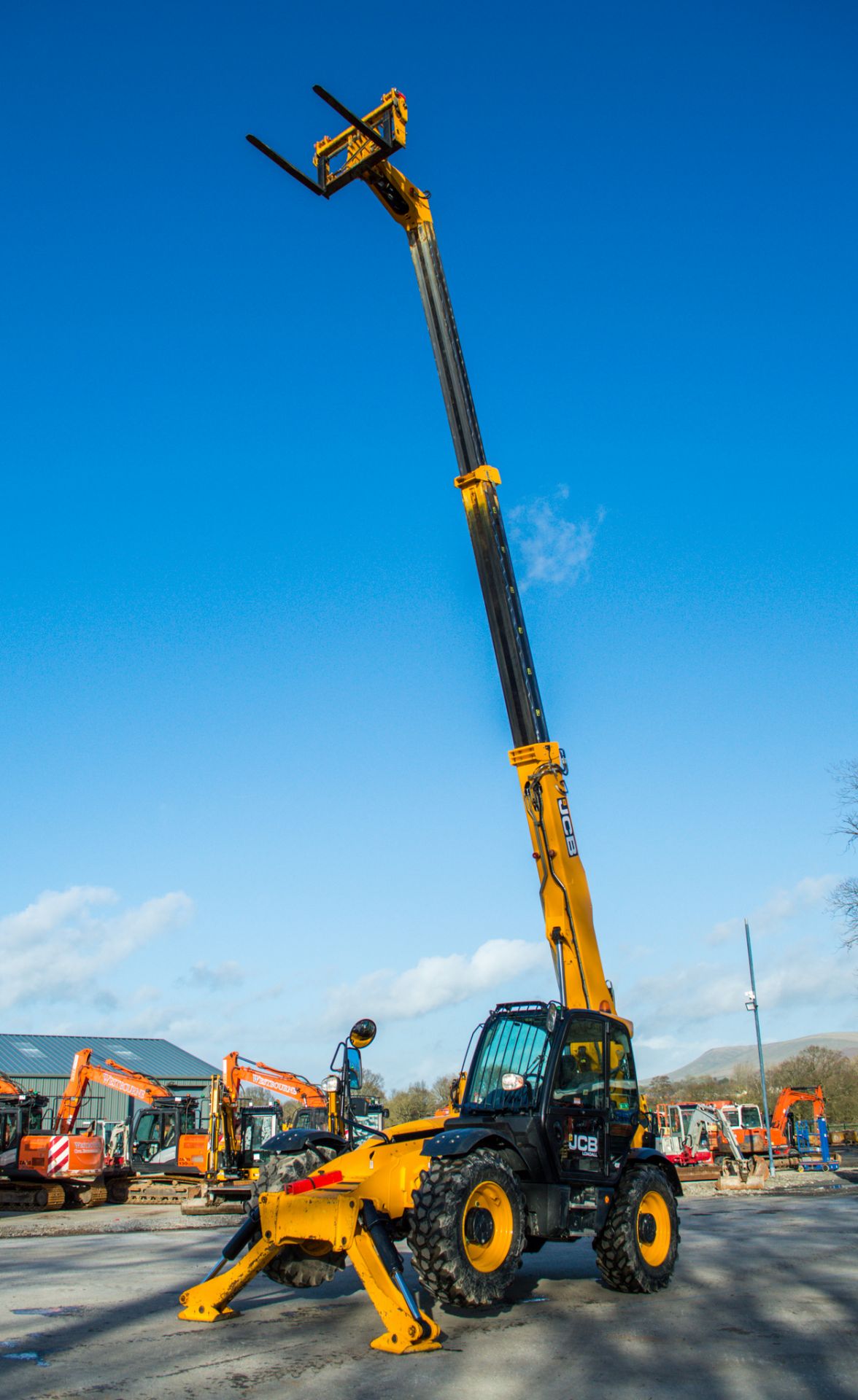 JCB 535-125 Hi-Viz 12.5 metre telescopic handler Year: 2018 S/N: 29591 Recorded Hours: 4651 - Image 13 of 23