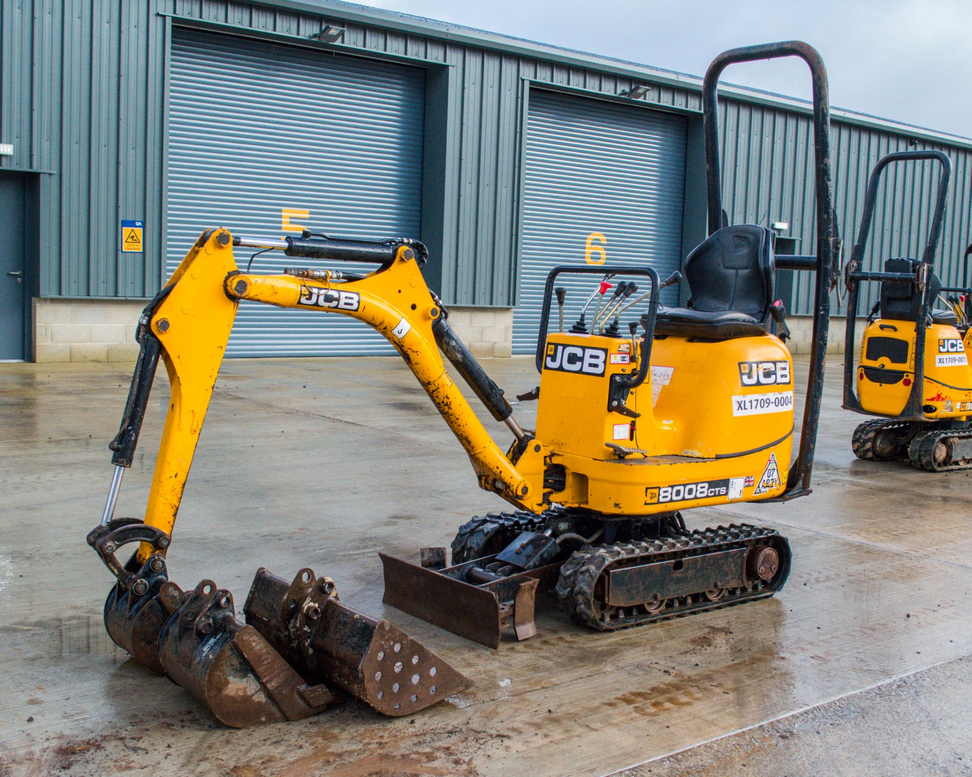 JCB 8008 CTS 0.8 tonne rubber tracked micro excavator Year: 2017 S/N: 1030471 Recorded Hours: 1057