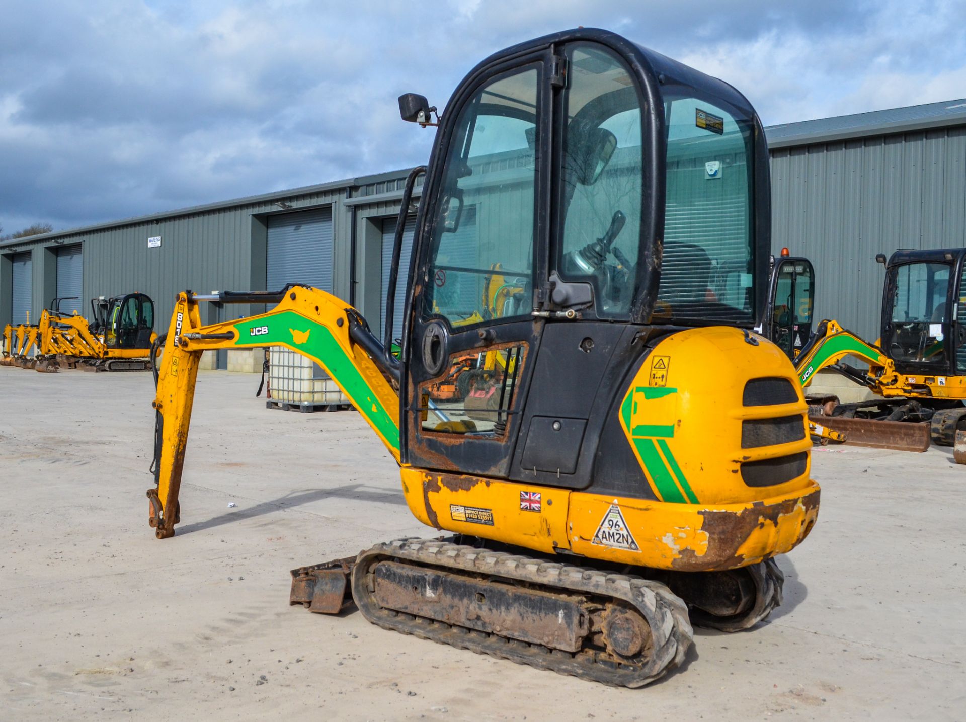 JCB 8018 1.8 tonne rubber tracked mini excavator Year: 2015 S/N: 2335061 Recorded hours: 710 - Image 4 of 19