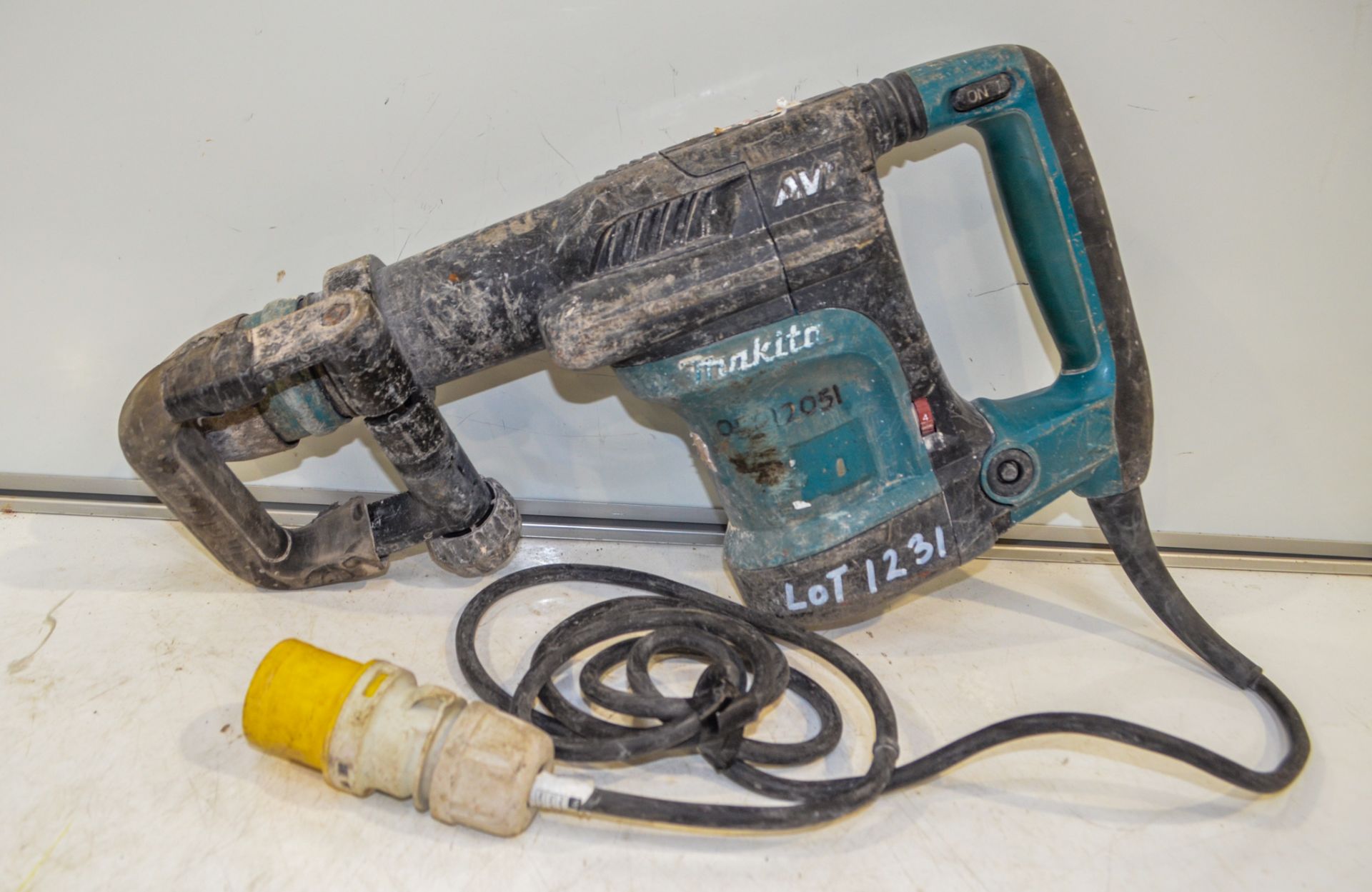 Makita 110v SDS rotary hammer drill 05012051