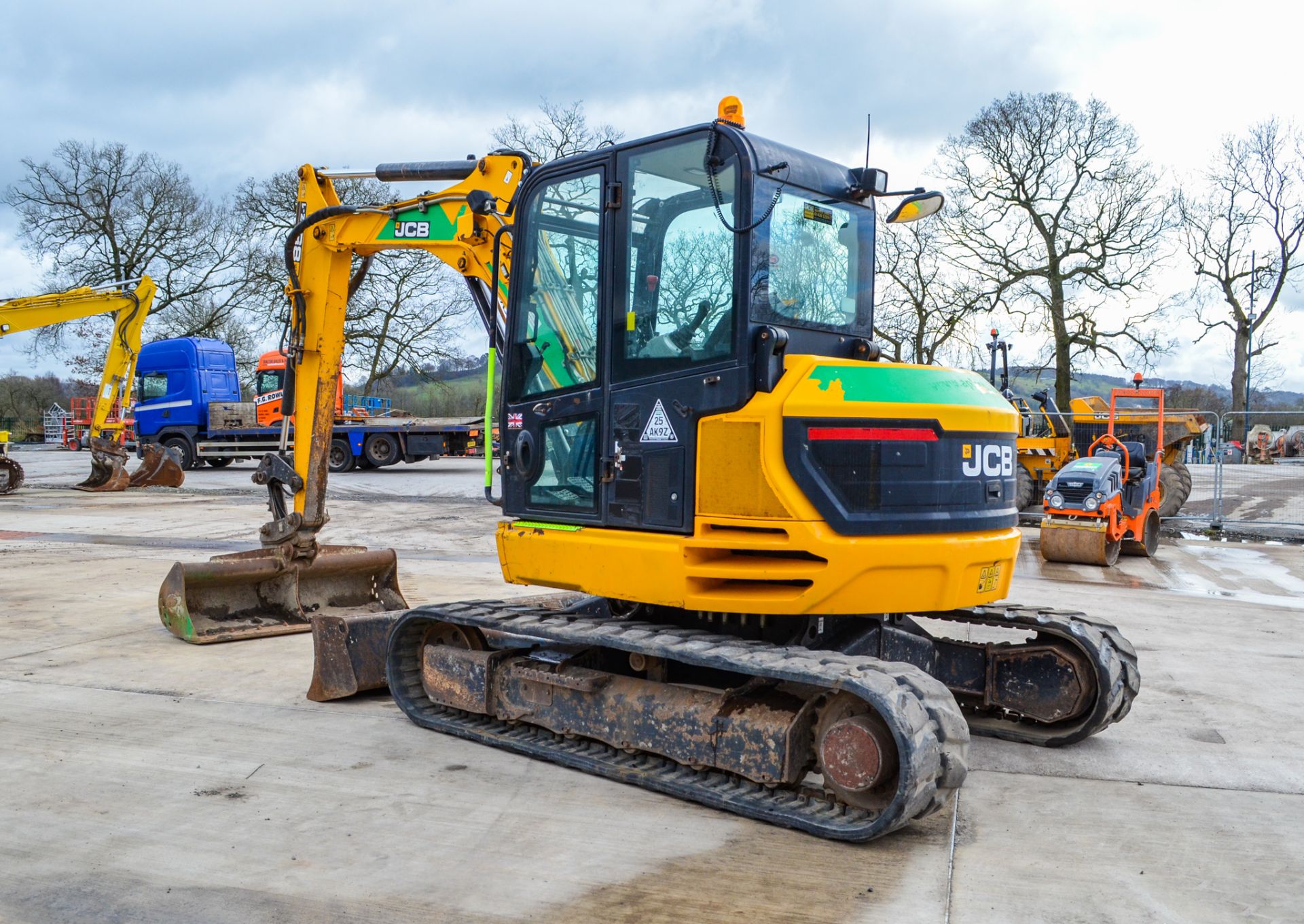 JCB 85Z 8.5 tonne rubber tracked midi excavator Year: 2014 S/N 2248858 Recorded hours: 4401 Blade, - Image 4 of 20