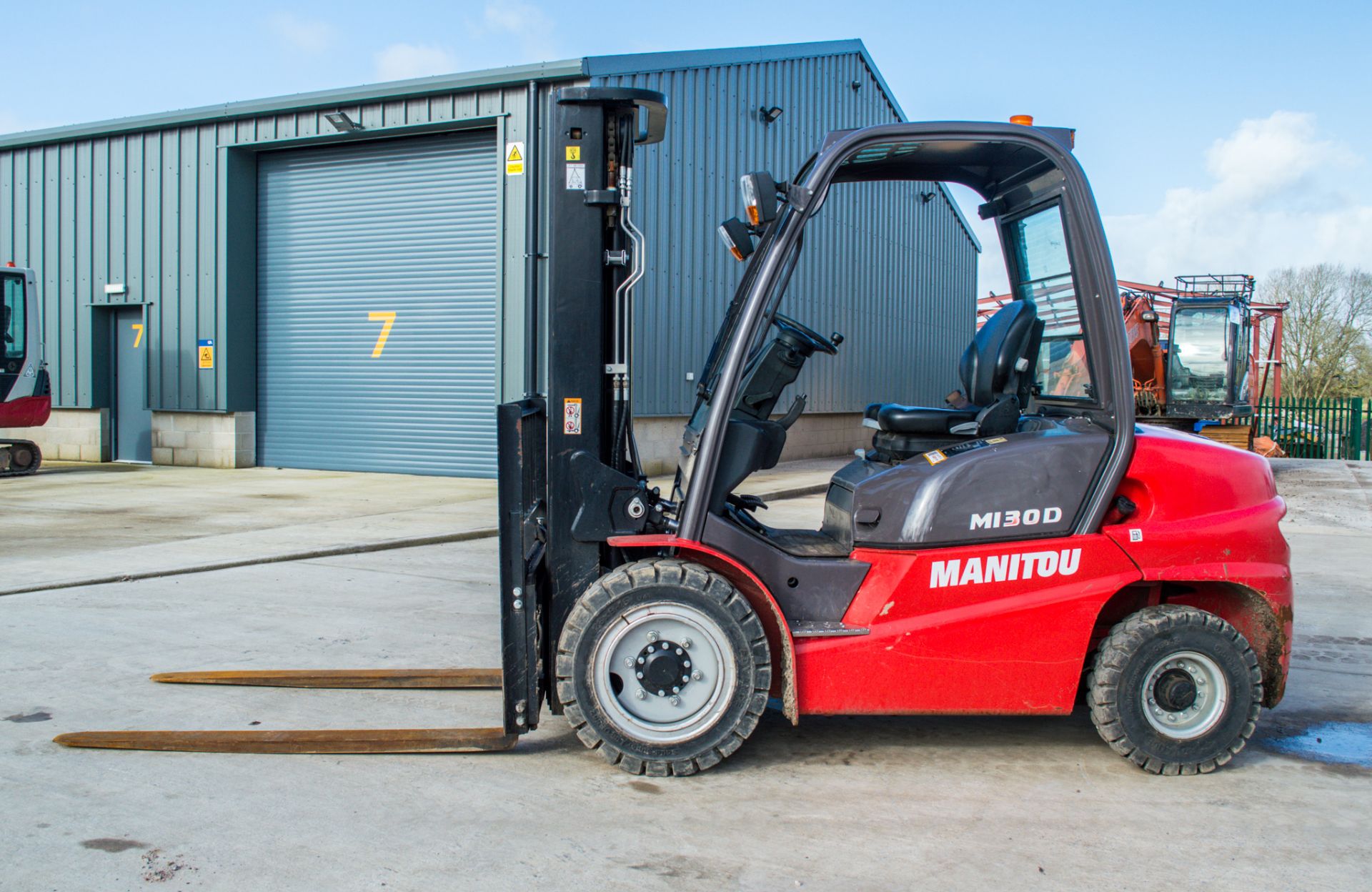 Manitou  MI 30D 3 tonne diesel fork lift truck Year: 2020 S/N: 877312 Recorded Hours: 358 - Image 8 of 18