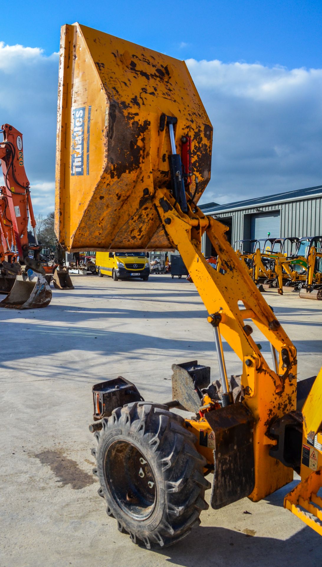 Thwaites 1 tonne high tip dumper S/N: Recorded hours: 1464 A602301 - Image 11 of 18