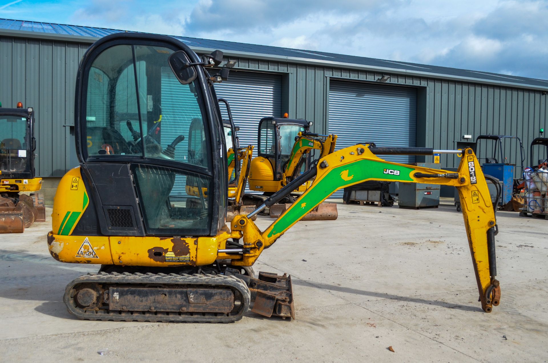 JCB 8018 1.8 tonne rubber tracked mini excavator Year: 2015 S/N: 2335061 Recorded hours: 710 - Image 8 of 19