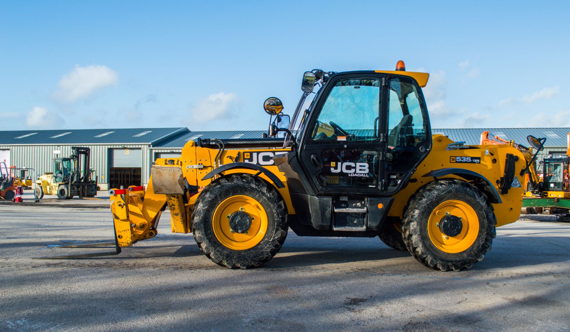 JCB 535-125 Hi-Viz 12.5 metre telescopic handler Year: 2018 S/N: 29591 Recorded Hours: 4651 - Image 7 of 23