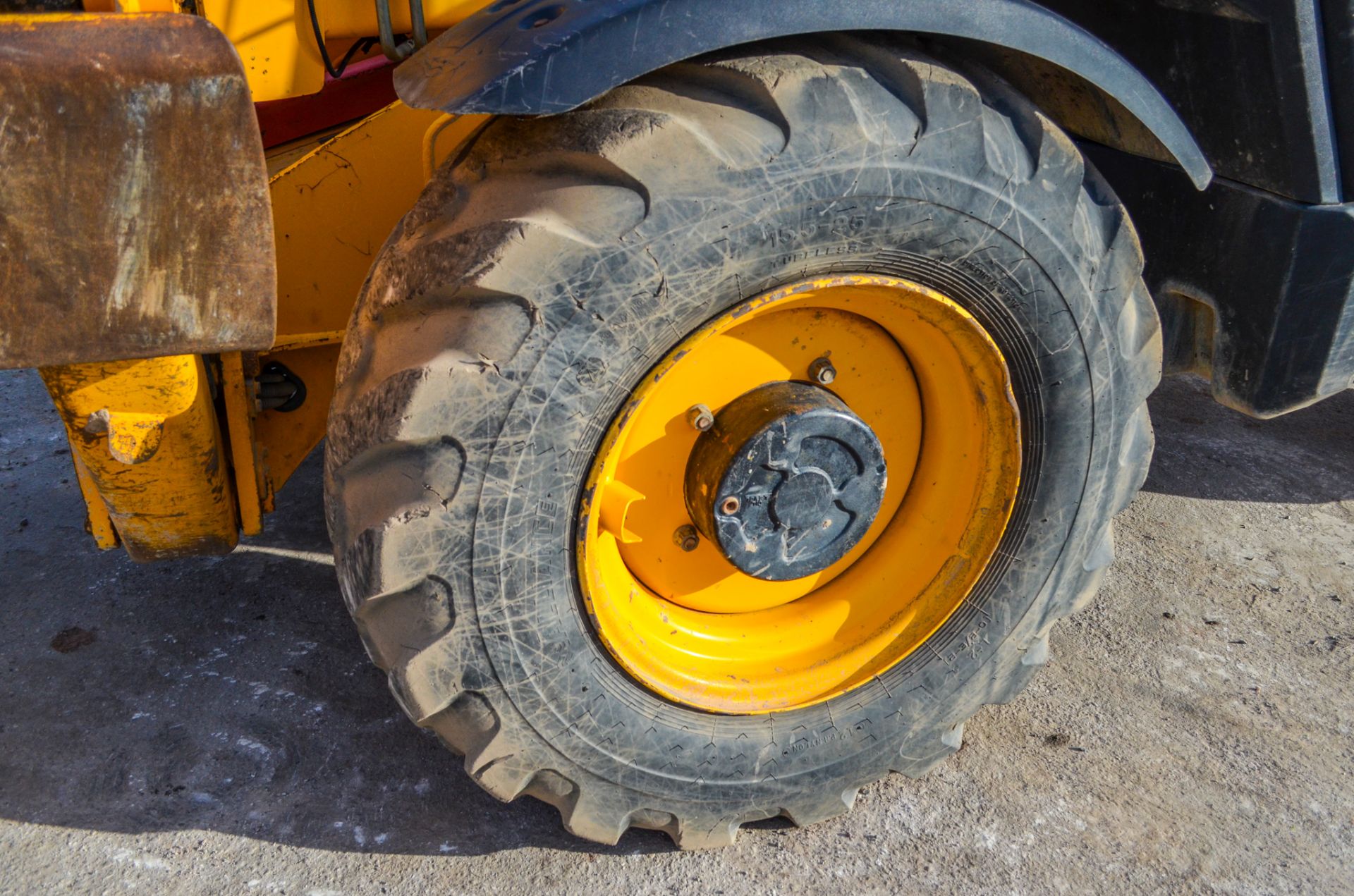 JCB 535-125 Hi-Viz 12.5 metre telescopic handler Year: 2012 S/N: 2144607 Recorded hours: 4410 1914 - Image 18 of 24